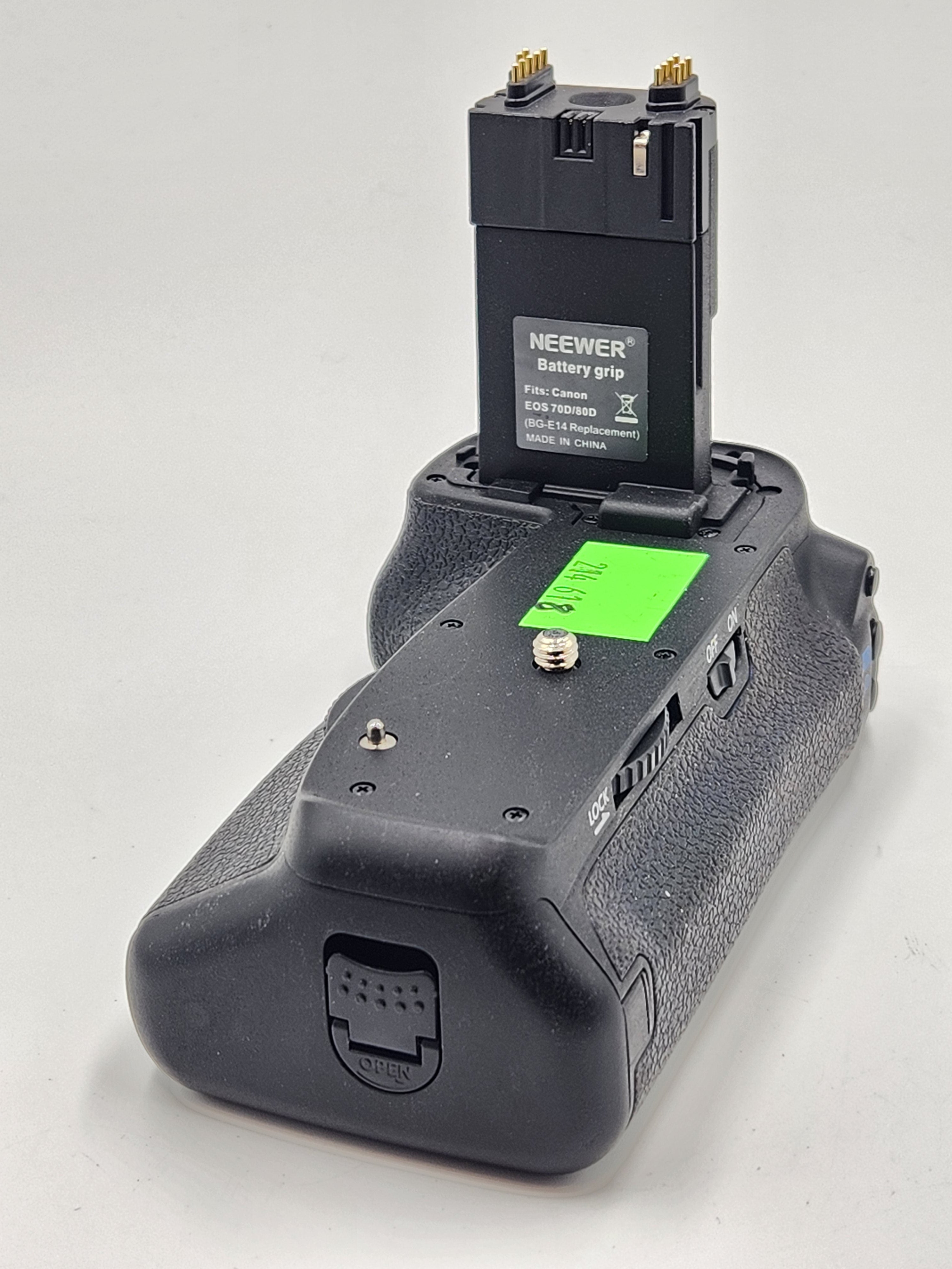 Used Neewer BG-E14 Grip f/Canon EOS 70D/80D