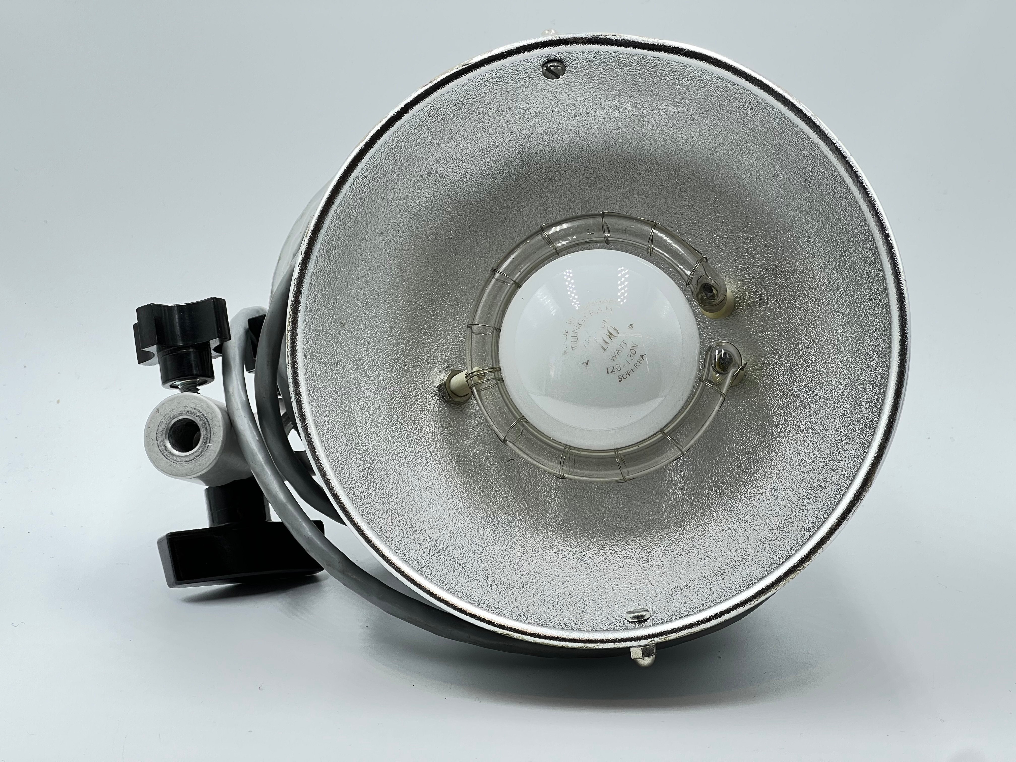 Used Novatron (3) Flash Head Lighting Kit w/Powerpack & Case