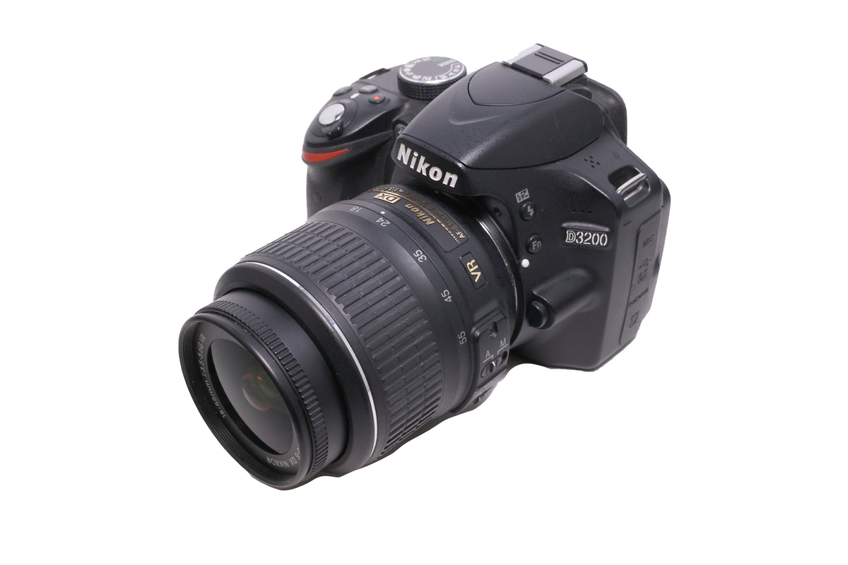 USED Nikon D3200 DSLR w/18-55mm Kit