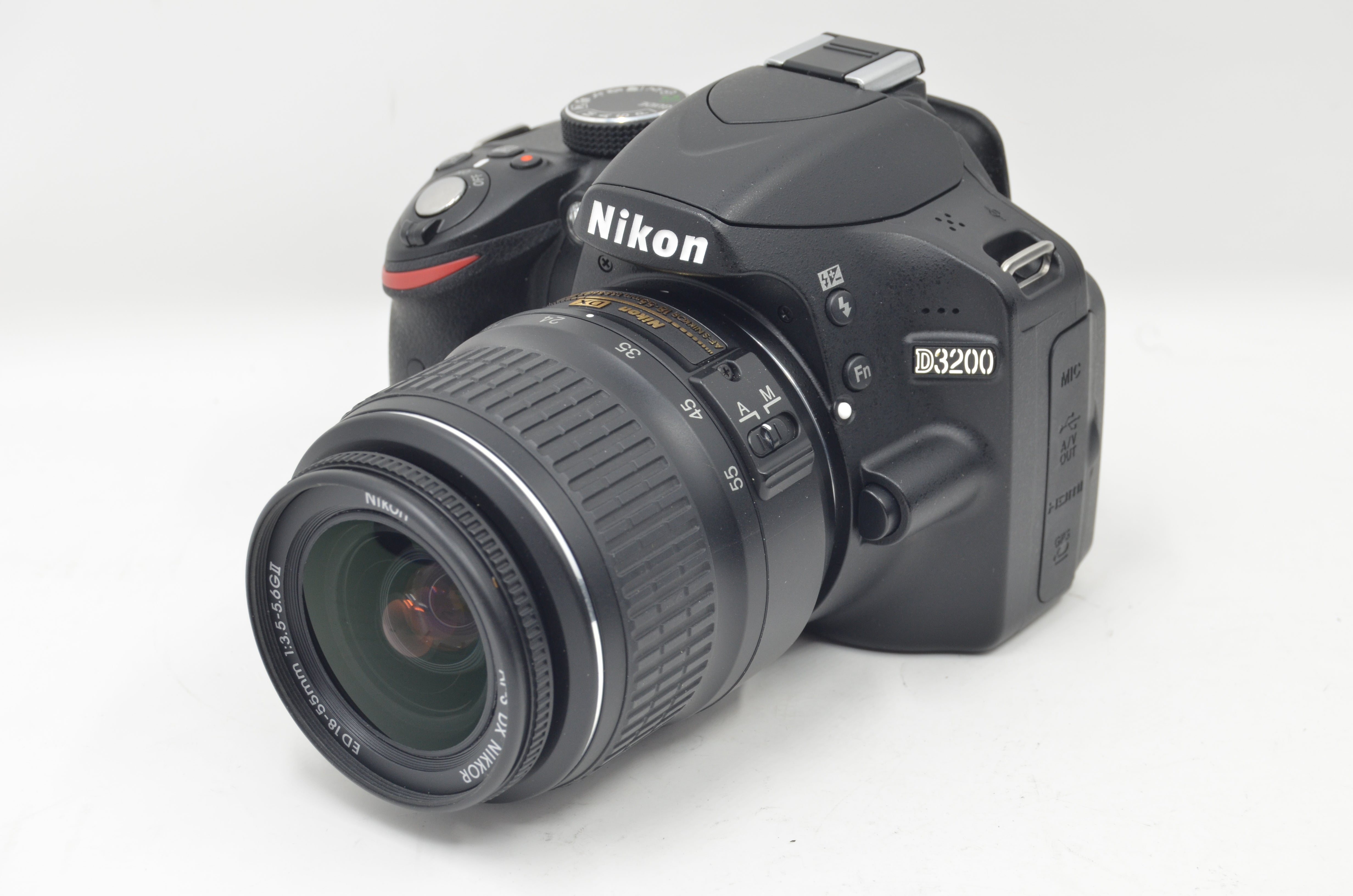 USED Nikon D3200 DSLR w/18-55mm Kit