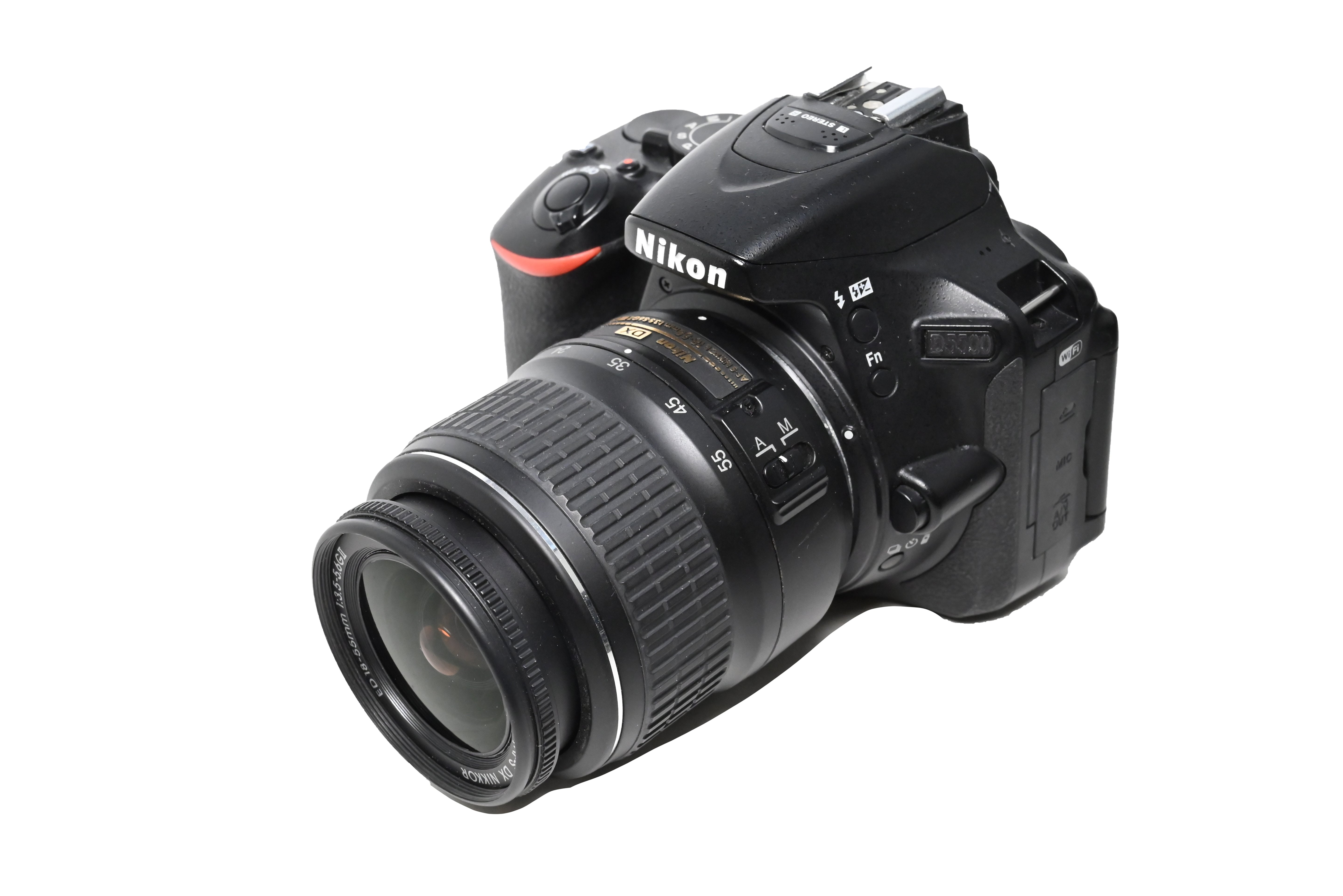 USED Nikon D5500 DSLR w/ 18-55 Kit Black