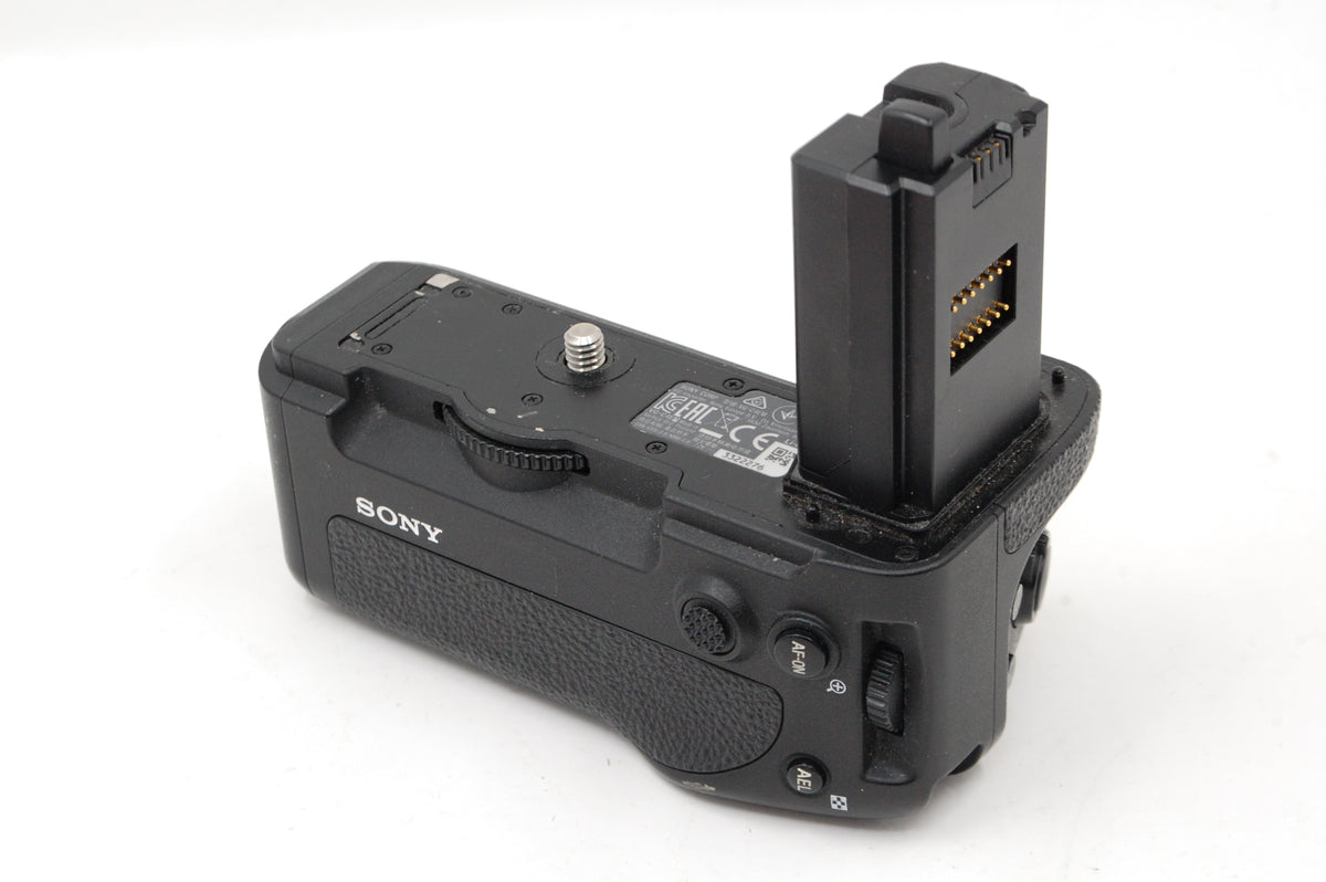Used Sony VG-C4EM Vertical Grip for a1, a7 IV, a7R IV, a7S III, a9 II