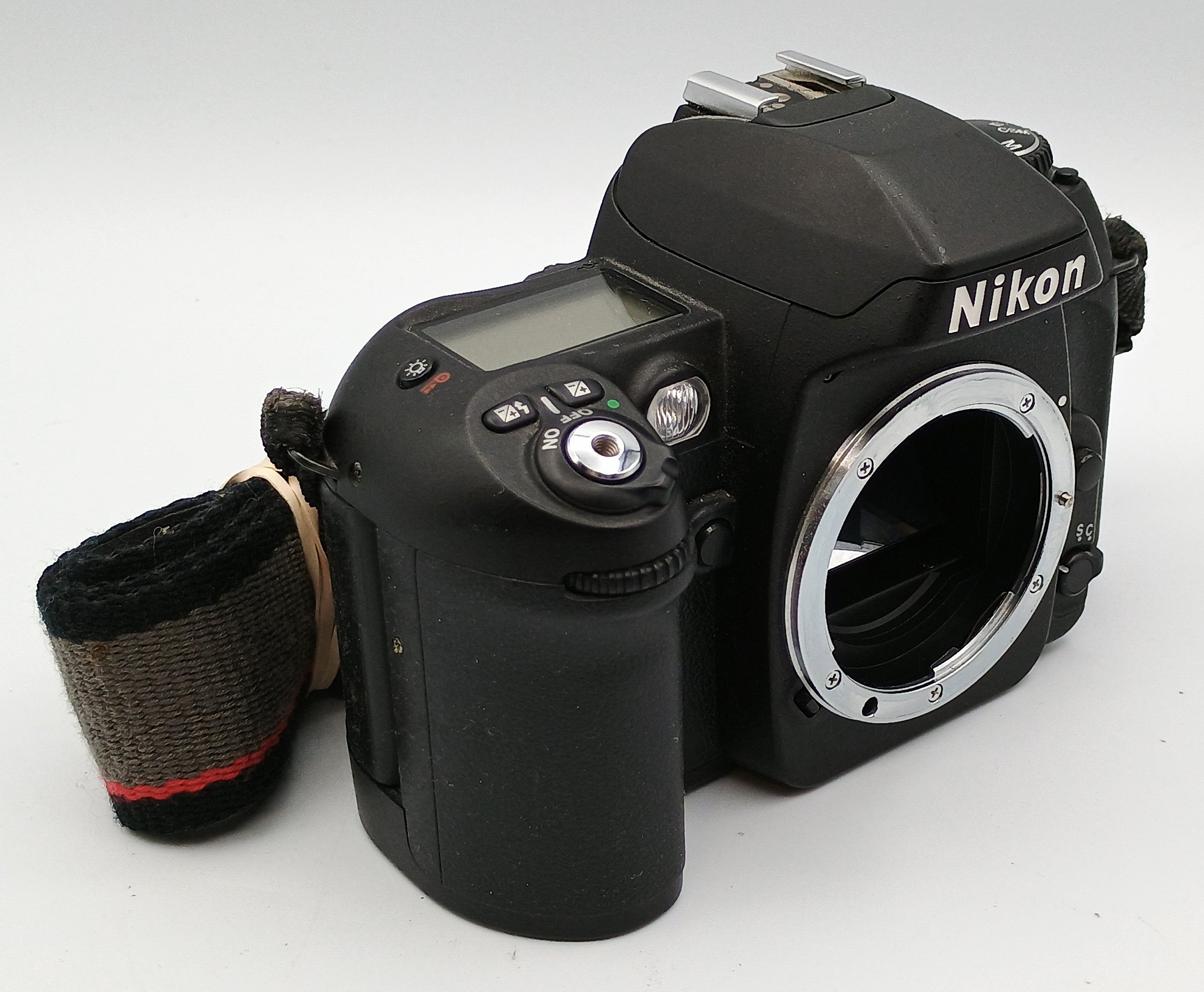 USED Nikon N80 w/ 28-80mm Nikon F3.5-5.6D AF Lens - Date Back Model