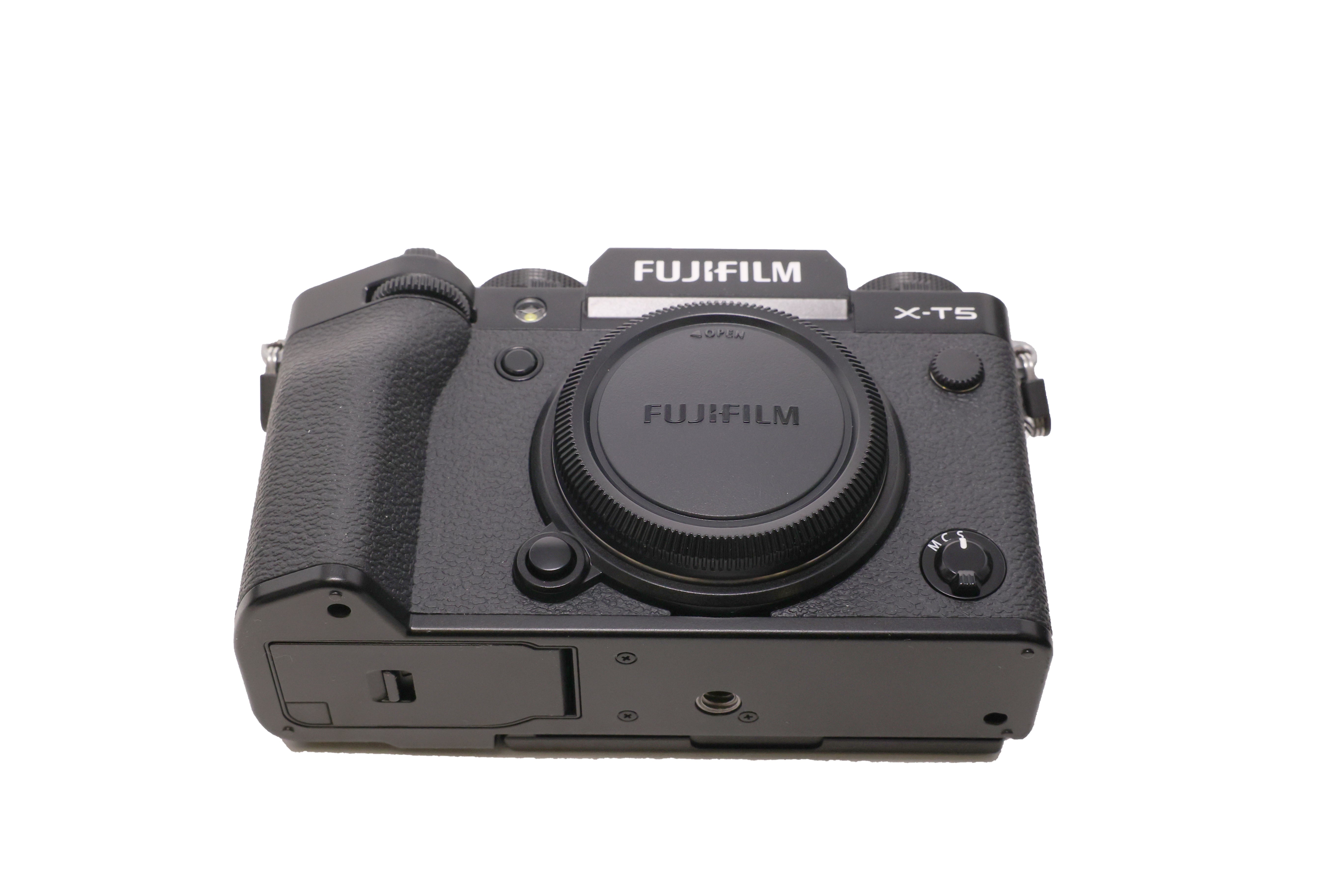 Used Fujifilm X-T5 Mirrorless Camera Body (Black)