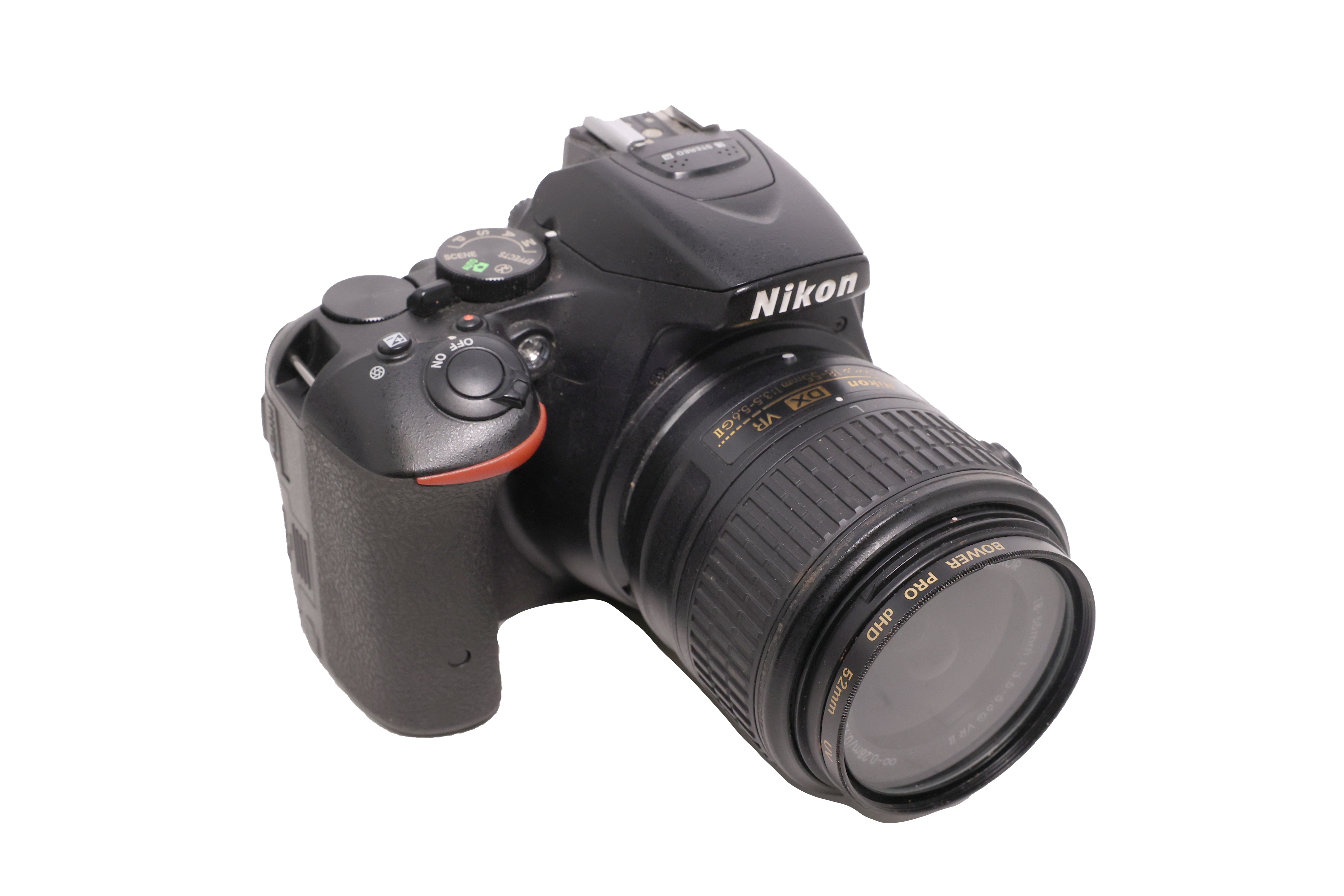 USED Nikon D5500 DSLR w/ 18-55 Kit Black