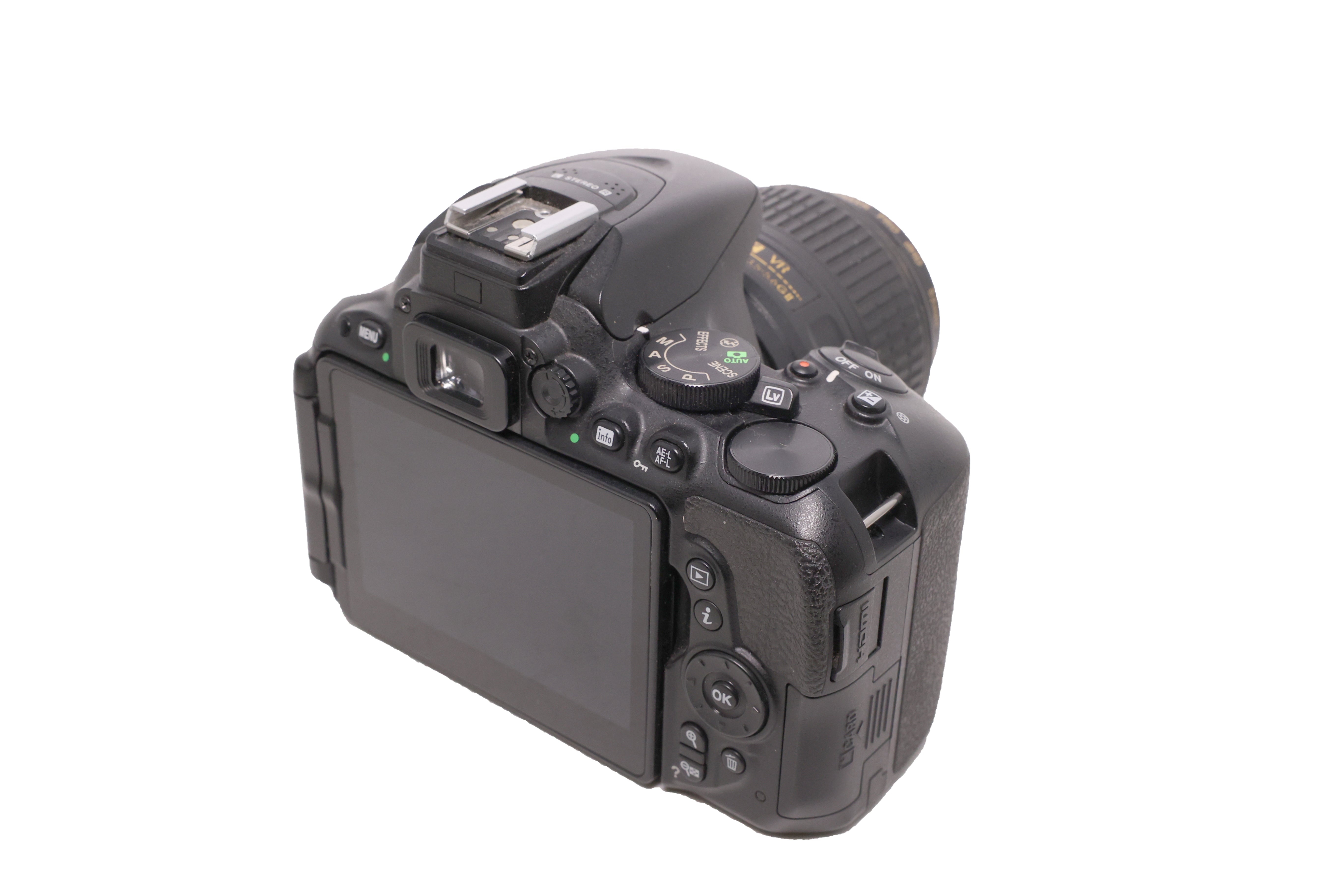 USED Nikon D5500 DSLR w/ 18-55 Kit Black