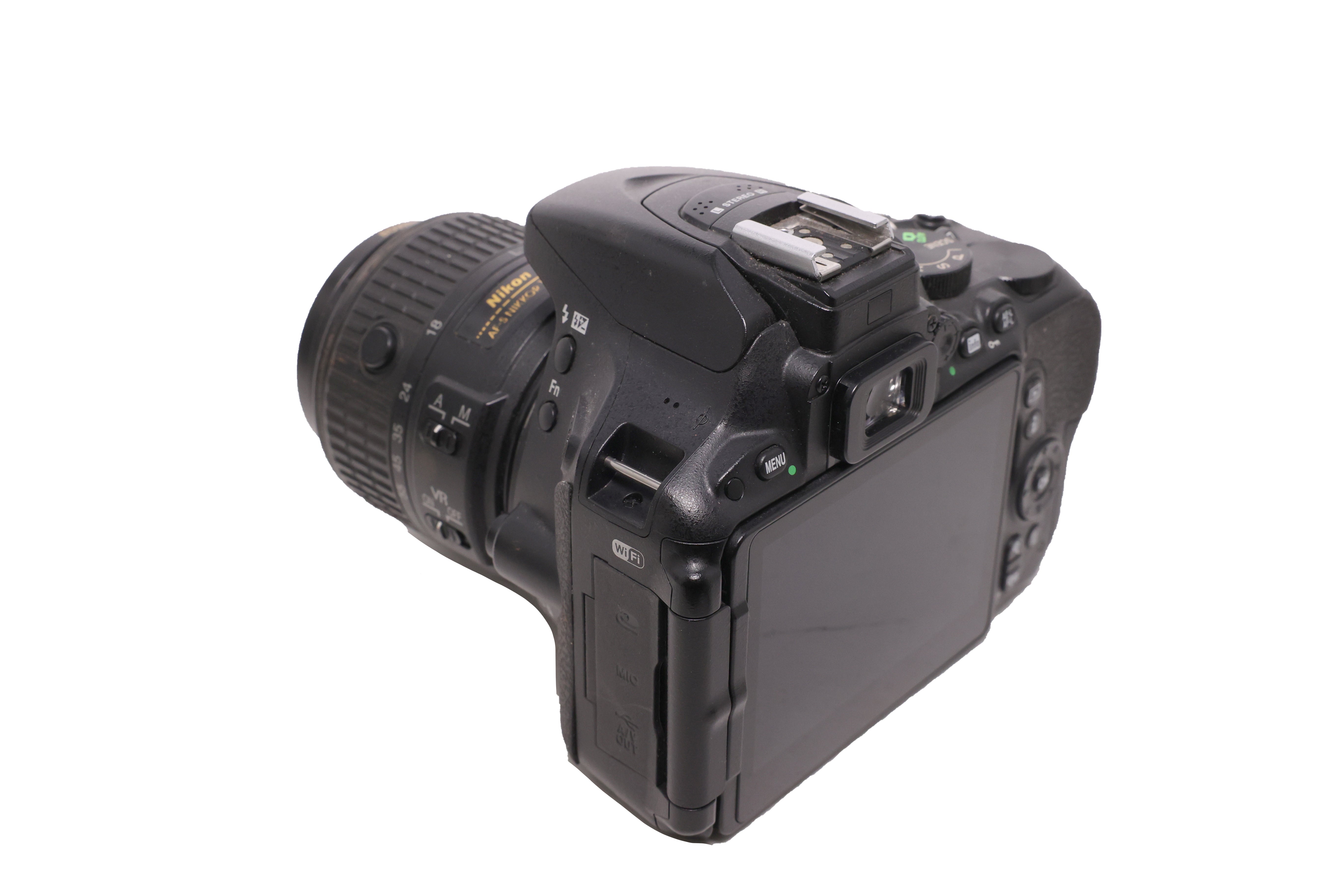 USED Nikon D5500 DSLR w/ 18-55 Kit Black