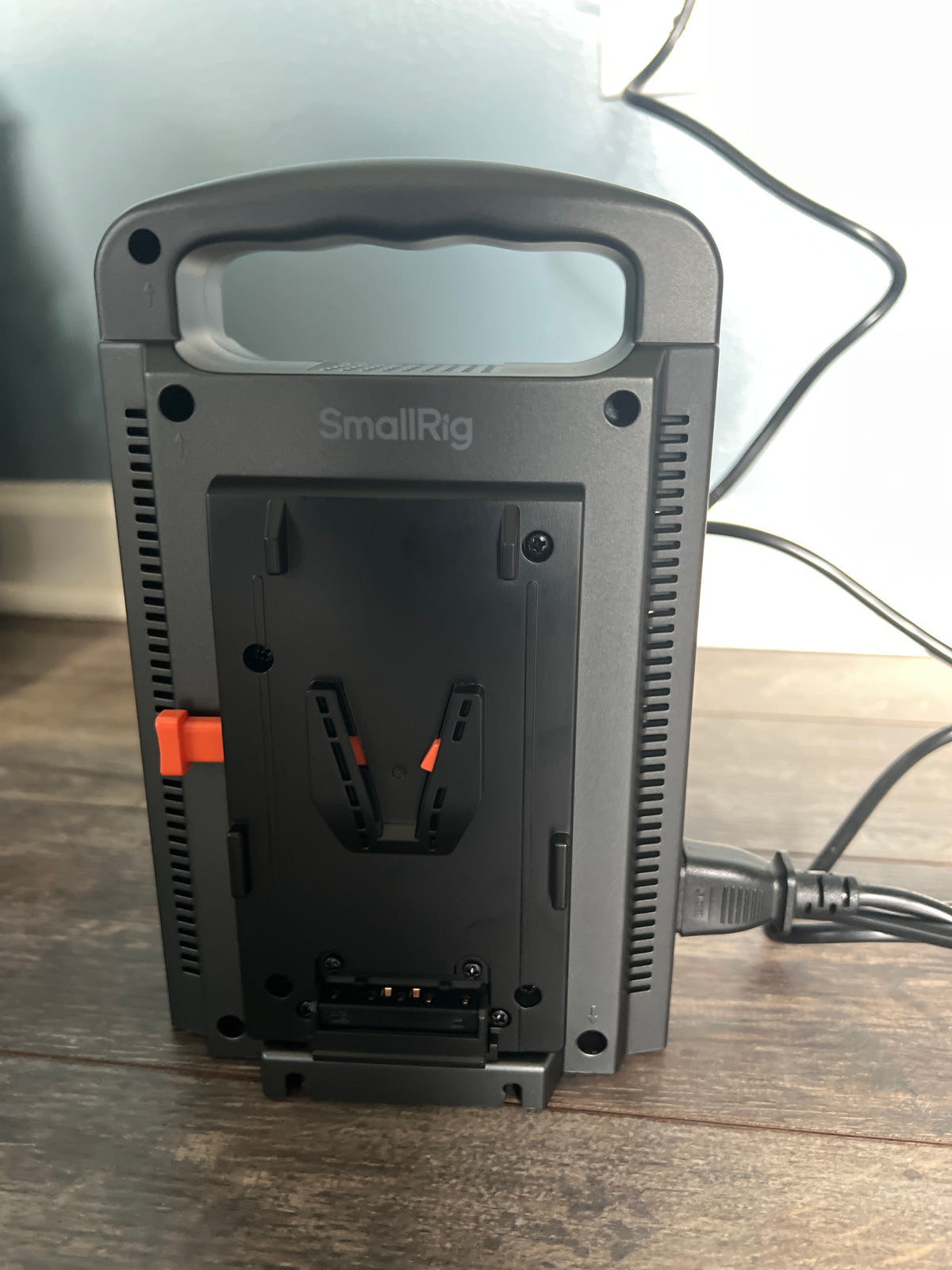 SmallRig Dual-Channel V-Mount Battery Charger