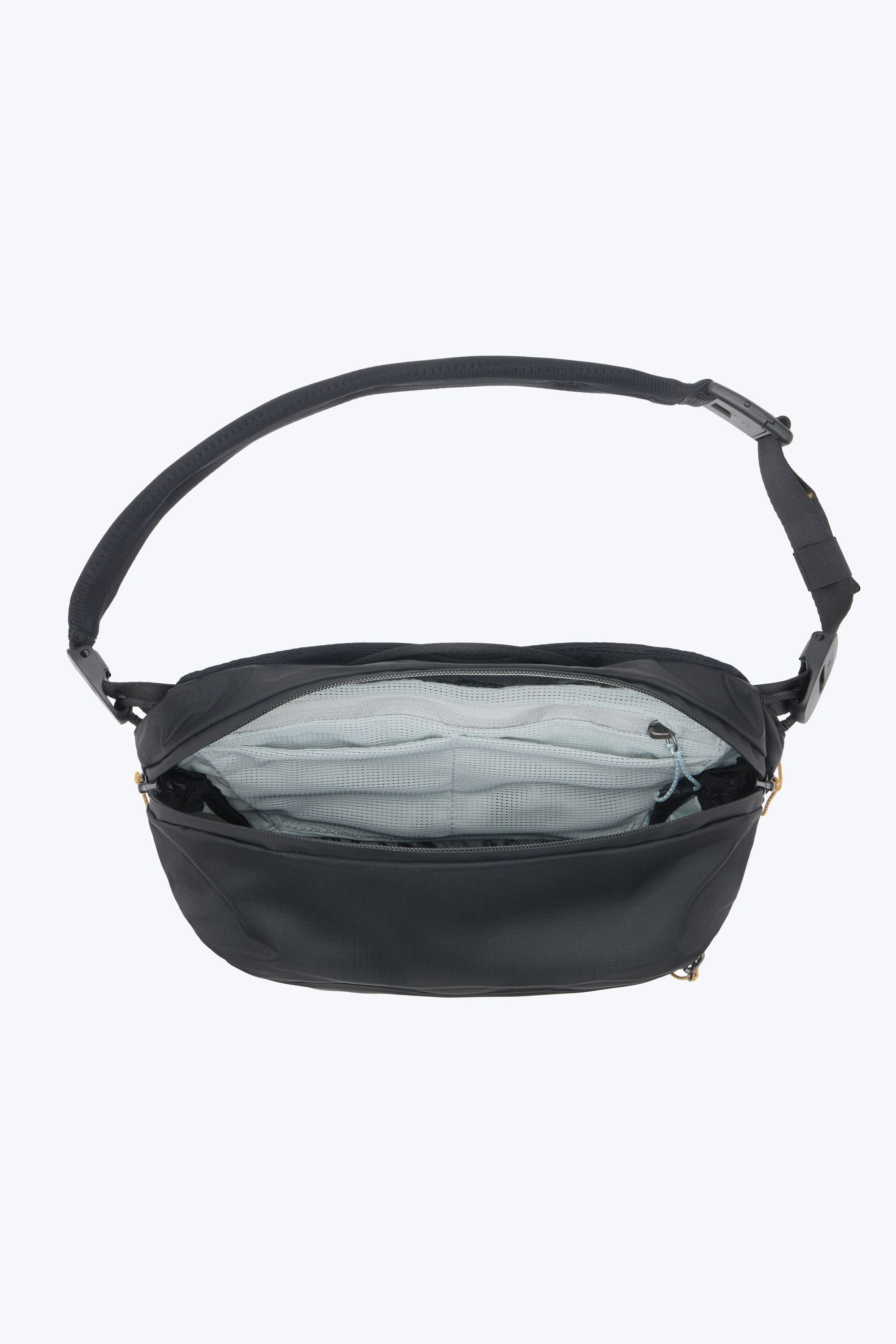 【極美品】Peak Design OUTDOOR SLING 4L ブラック Peak Design Outdoor Sling (Black, 4L)