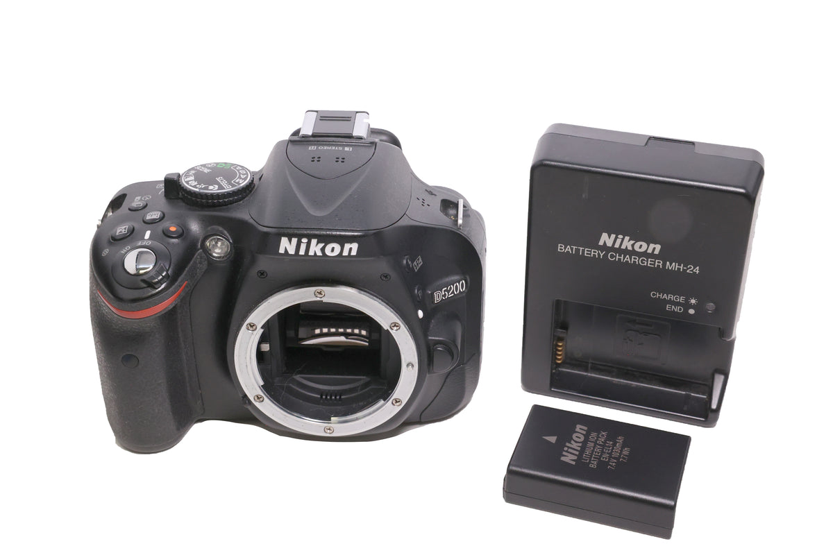 USED Nikon D5200 Digital SLR Body Black