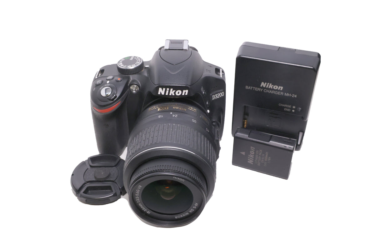 USED Nikon D3200 DSLR w/18-55mm Kit