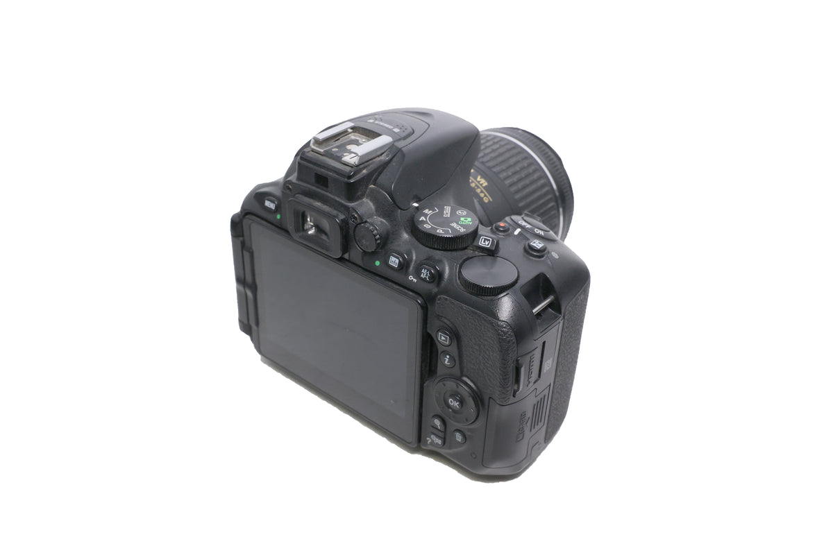 USED Nikon D5600 DSLR Camera with 18-55