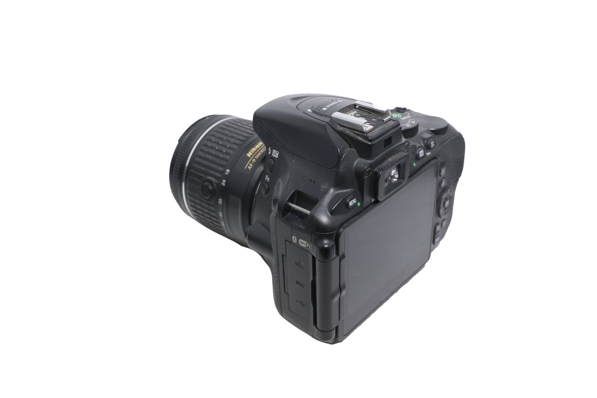USED Nikon D5600 DSLR Camera with 18-55