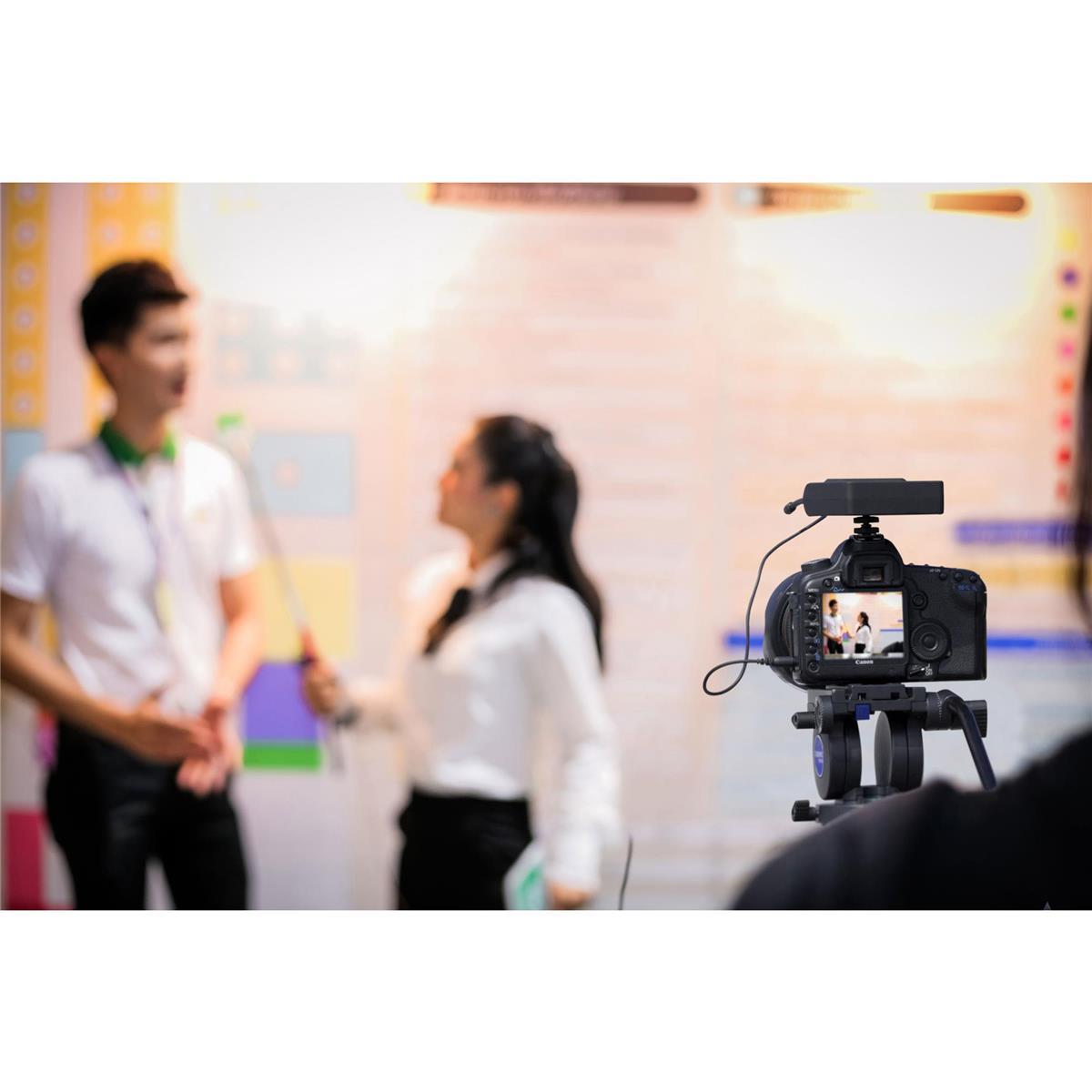 BOYA by-WM8 Pro-K1 UHF Dual-Channel Wire Wireless Microphone System with One Receiver and One Transmitter