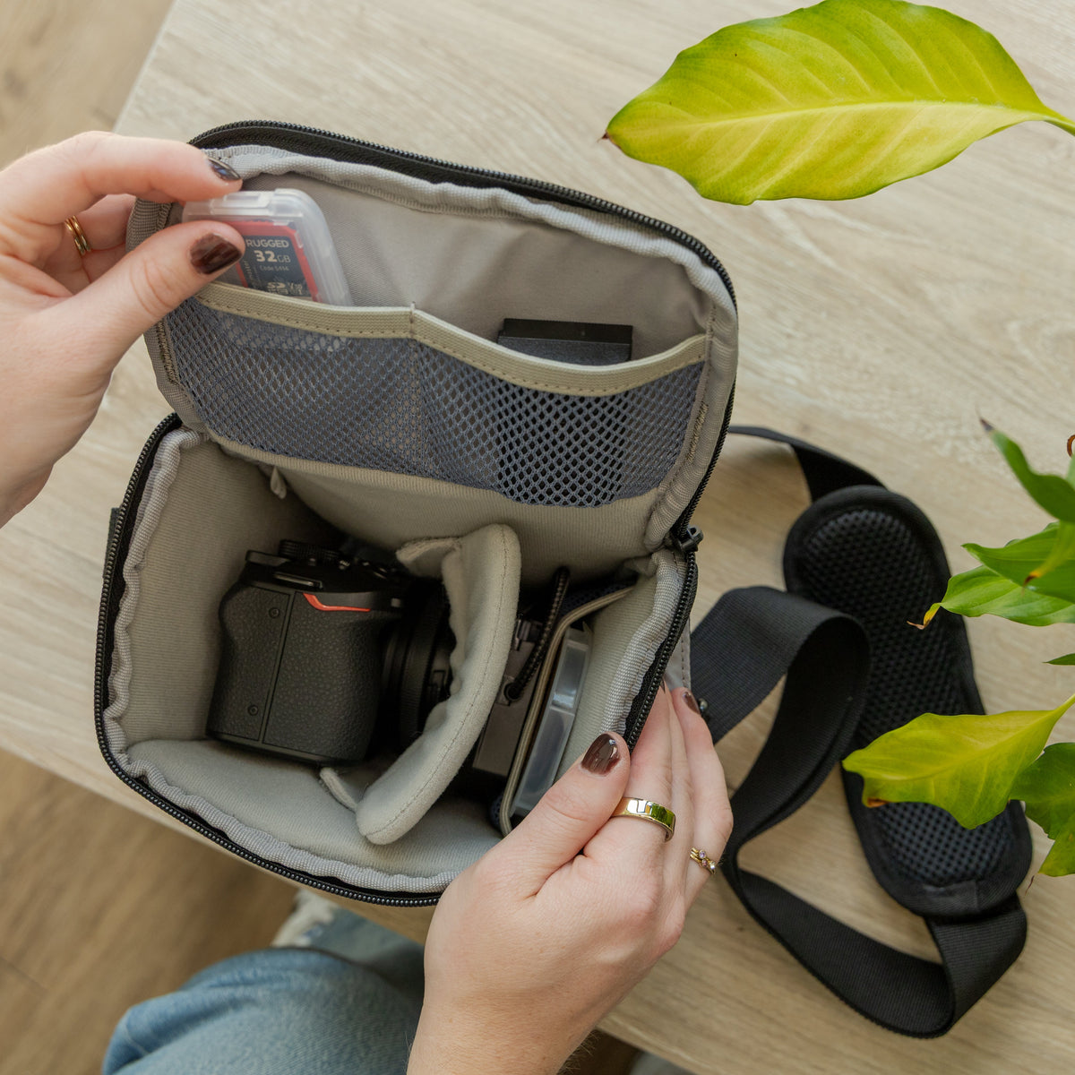 ProMaster Impulse 2.0 Medium Shoulder Bag (3.2 L Grey) product image 7