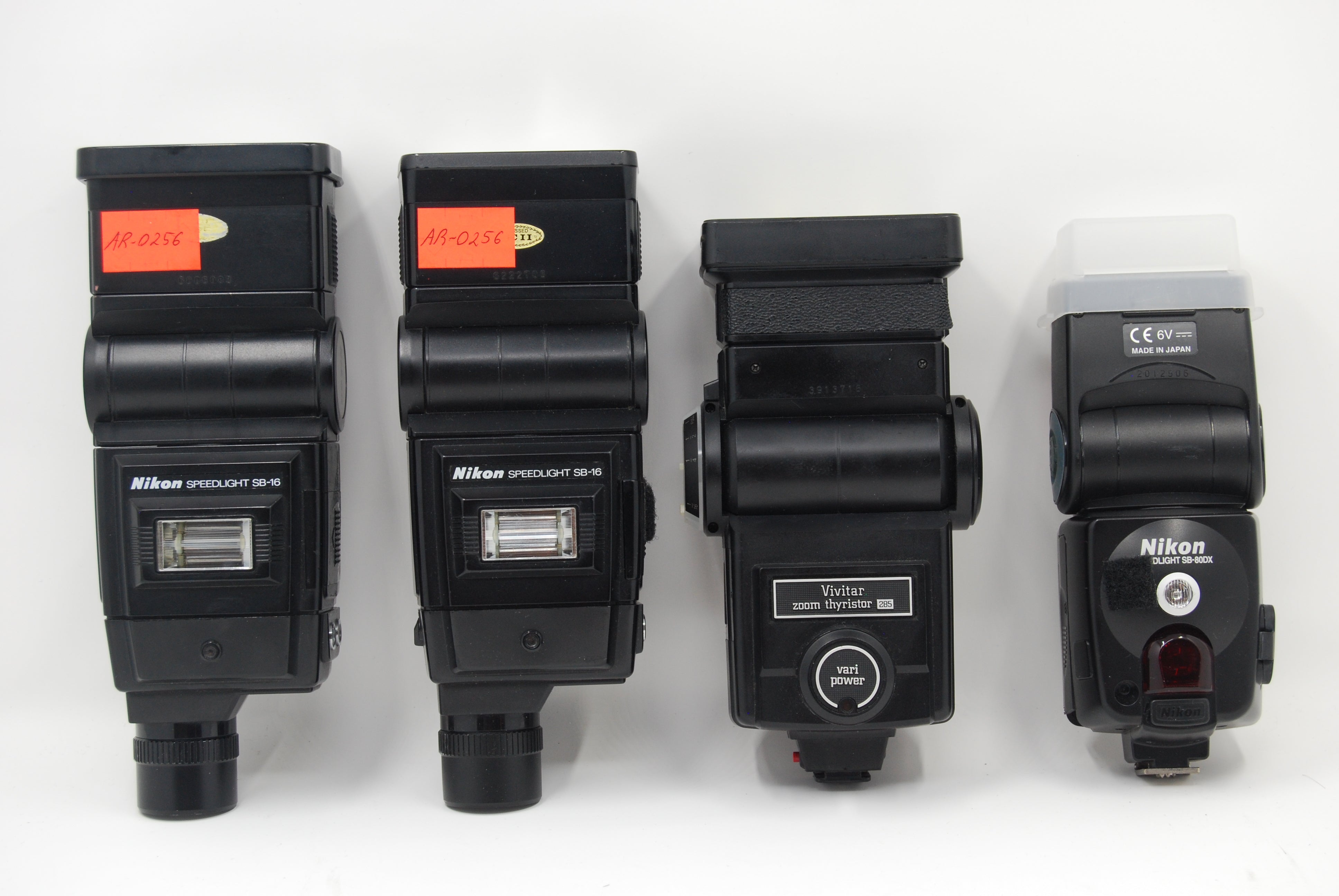 AS-IS/FOR PARTS -Lot of 4 Flashes - Nikon SB-80DX, Nikon SB-16, Nikon SB-16, Vivitar Thyristor 285 (0256)