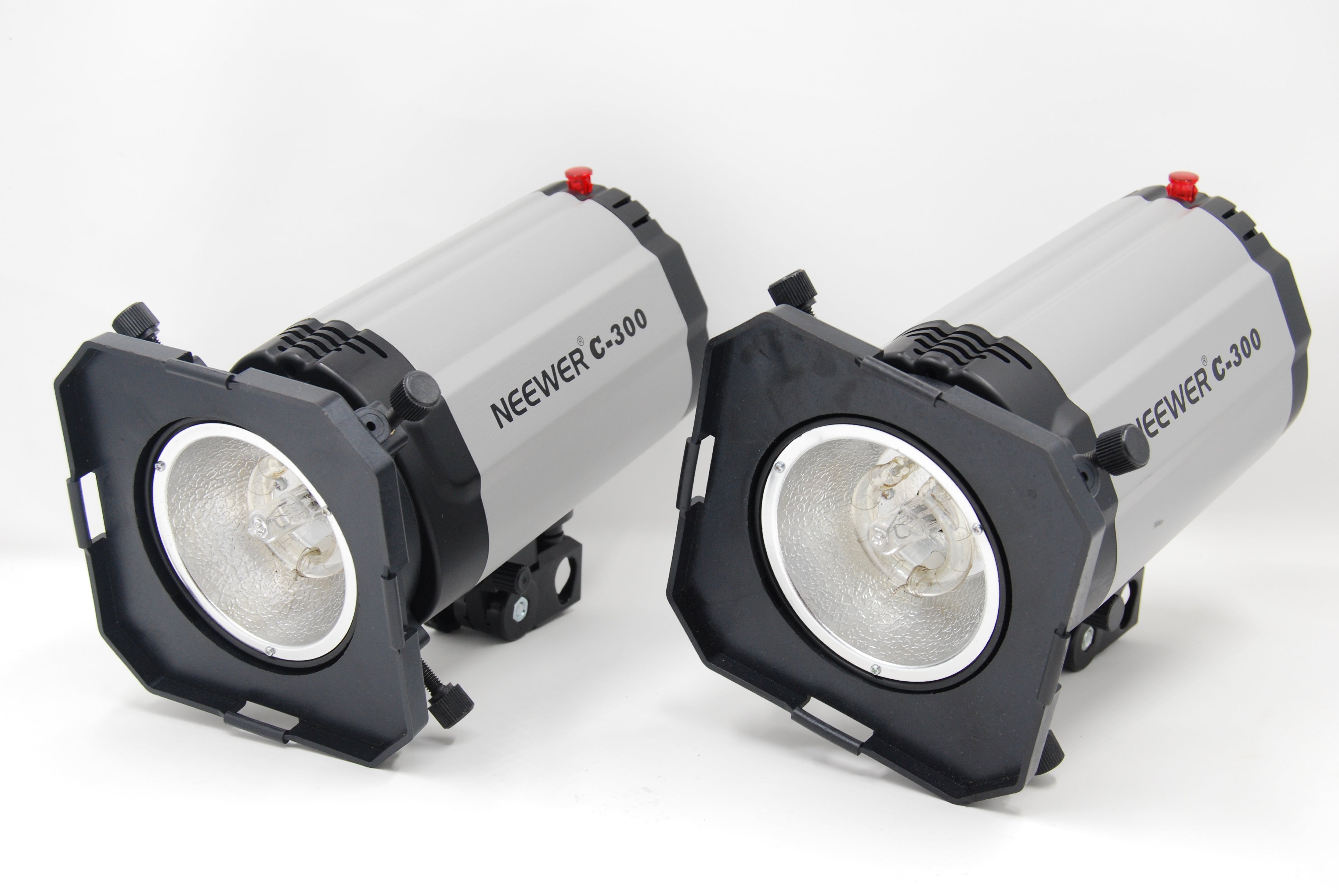 Used Neewer C-300 2-Light Kit w/Stands & case