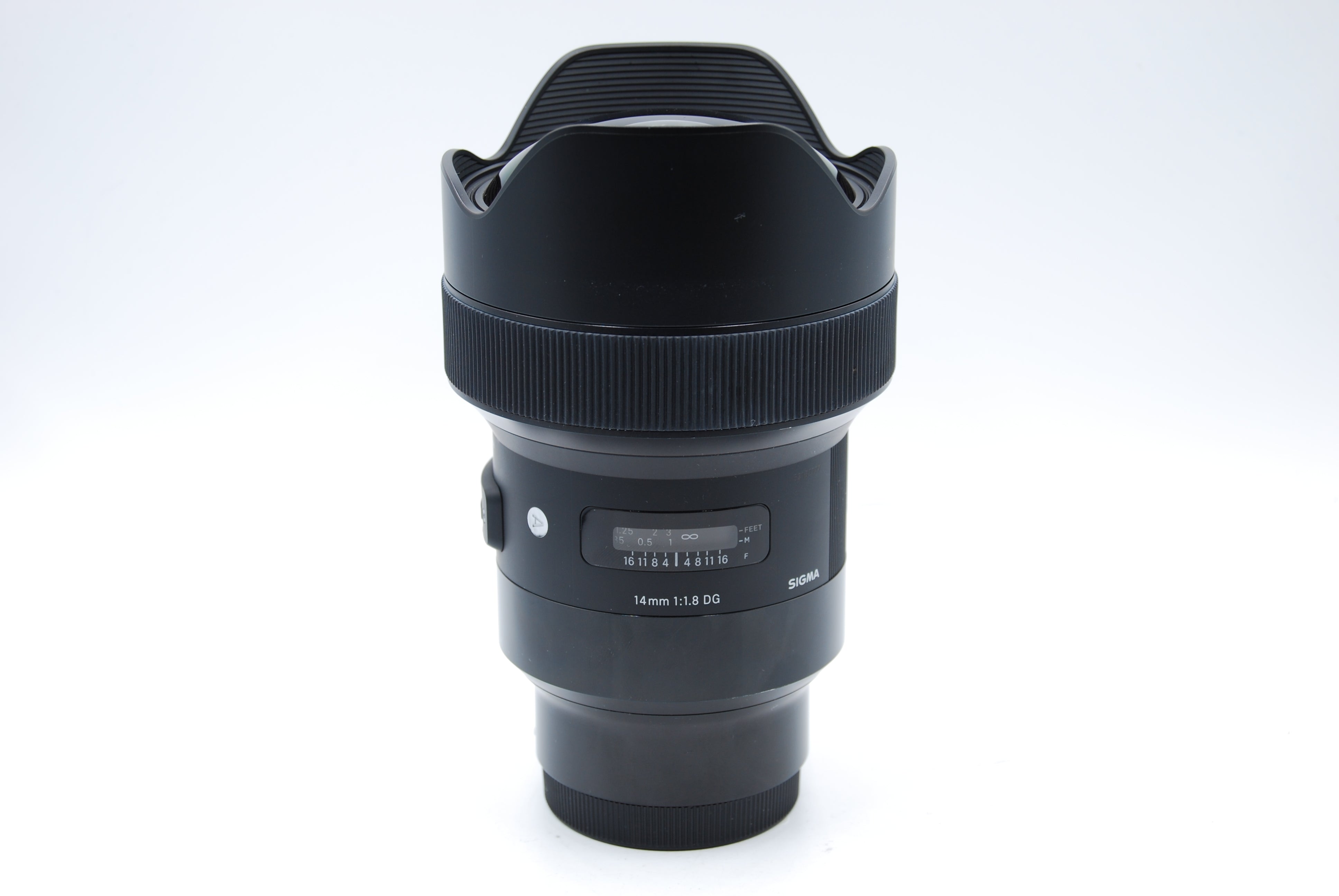 Used Sigma 14mm f/1.8 DG HSM Art Lens for Sony