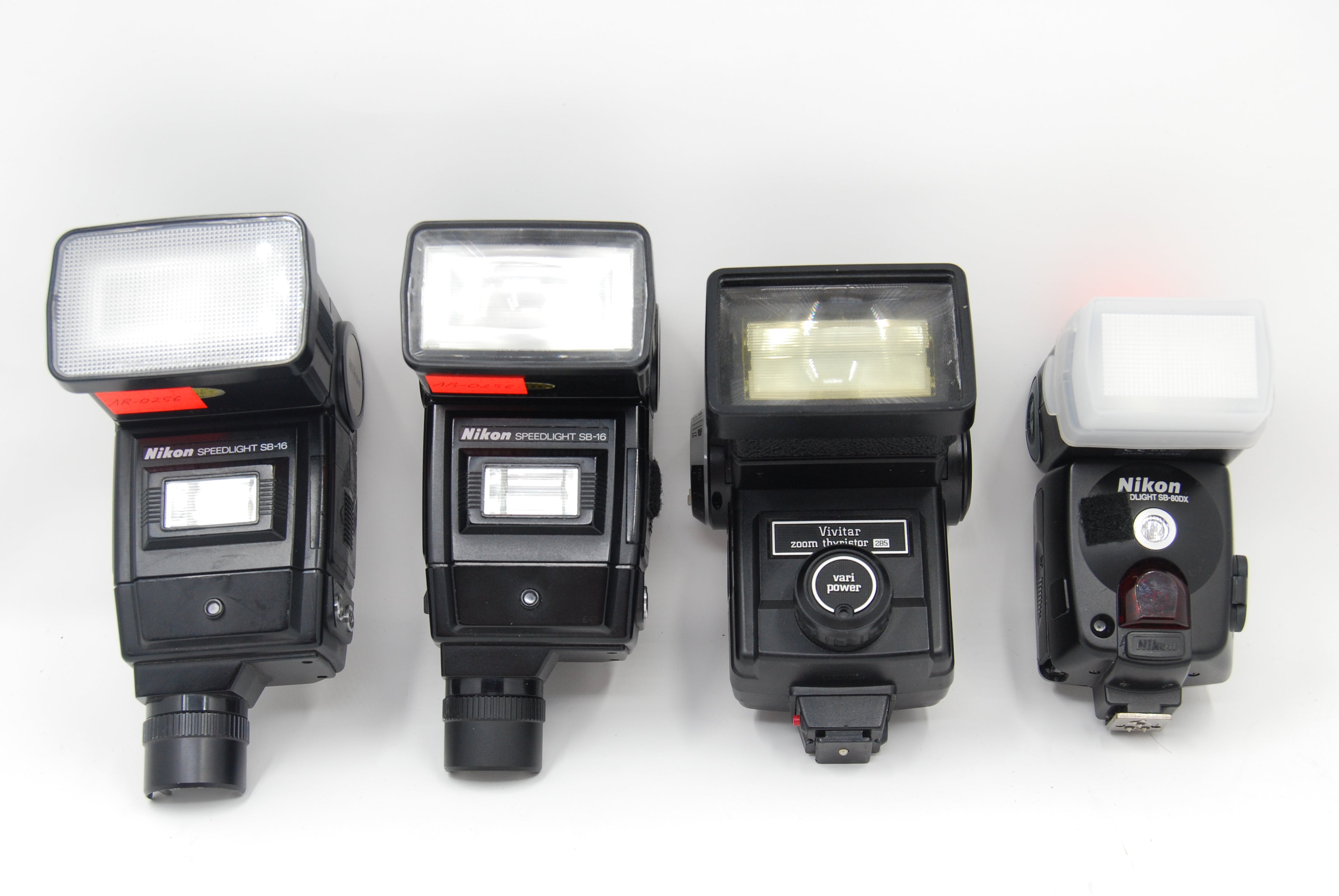 AS-IS/FOR PARTS -Lot of 4 Flashes - Nikon SB-80DX, Nikon SB-16, Nikon SB-16, Vivitar Thyristor 285 (0256)