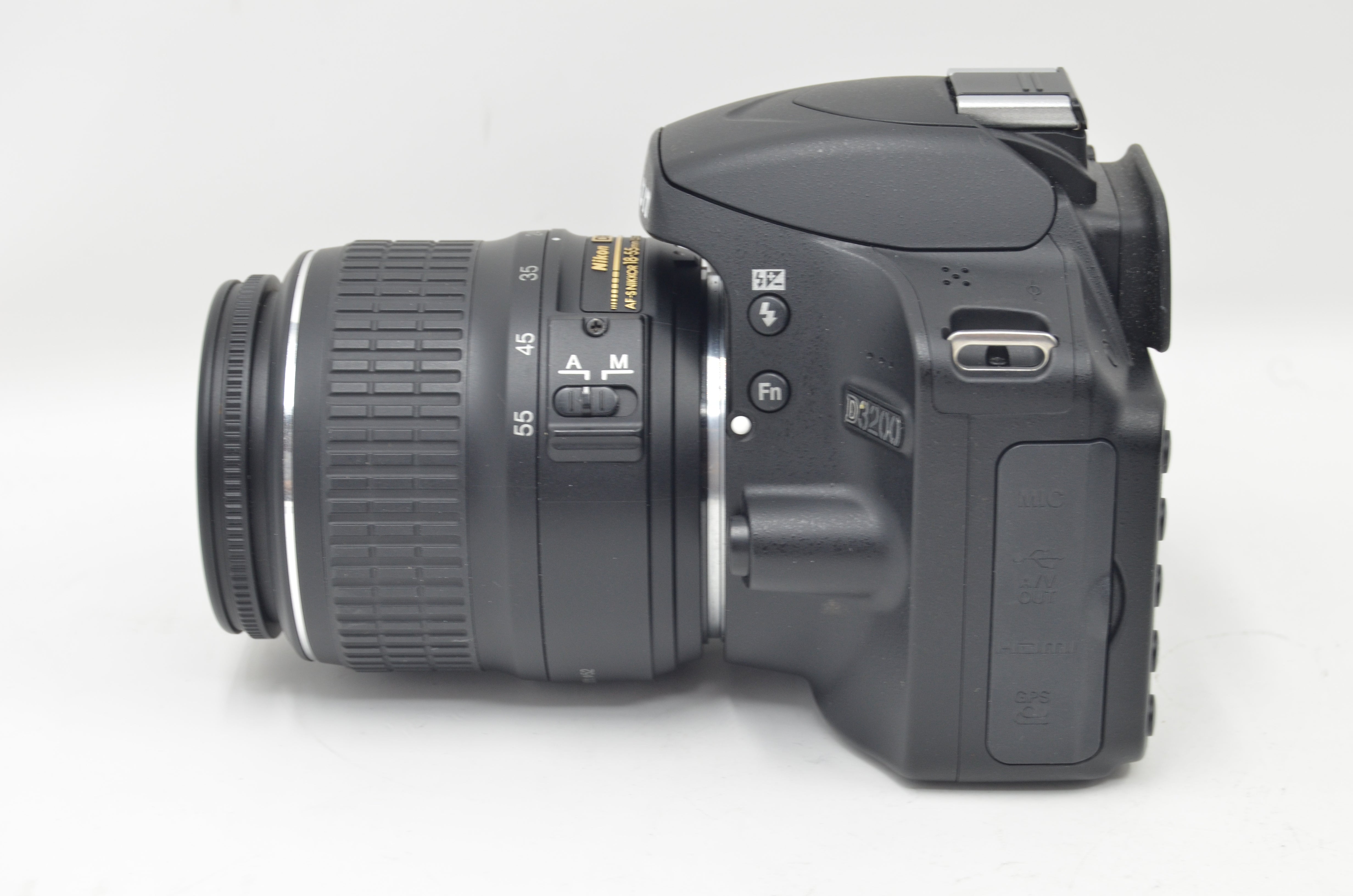 USED Nikon D3200 DSLR w/18-55mm Kit