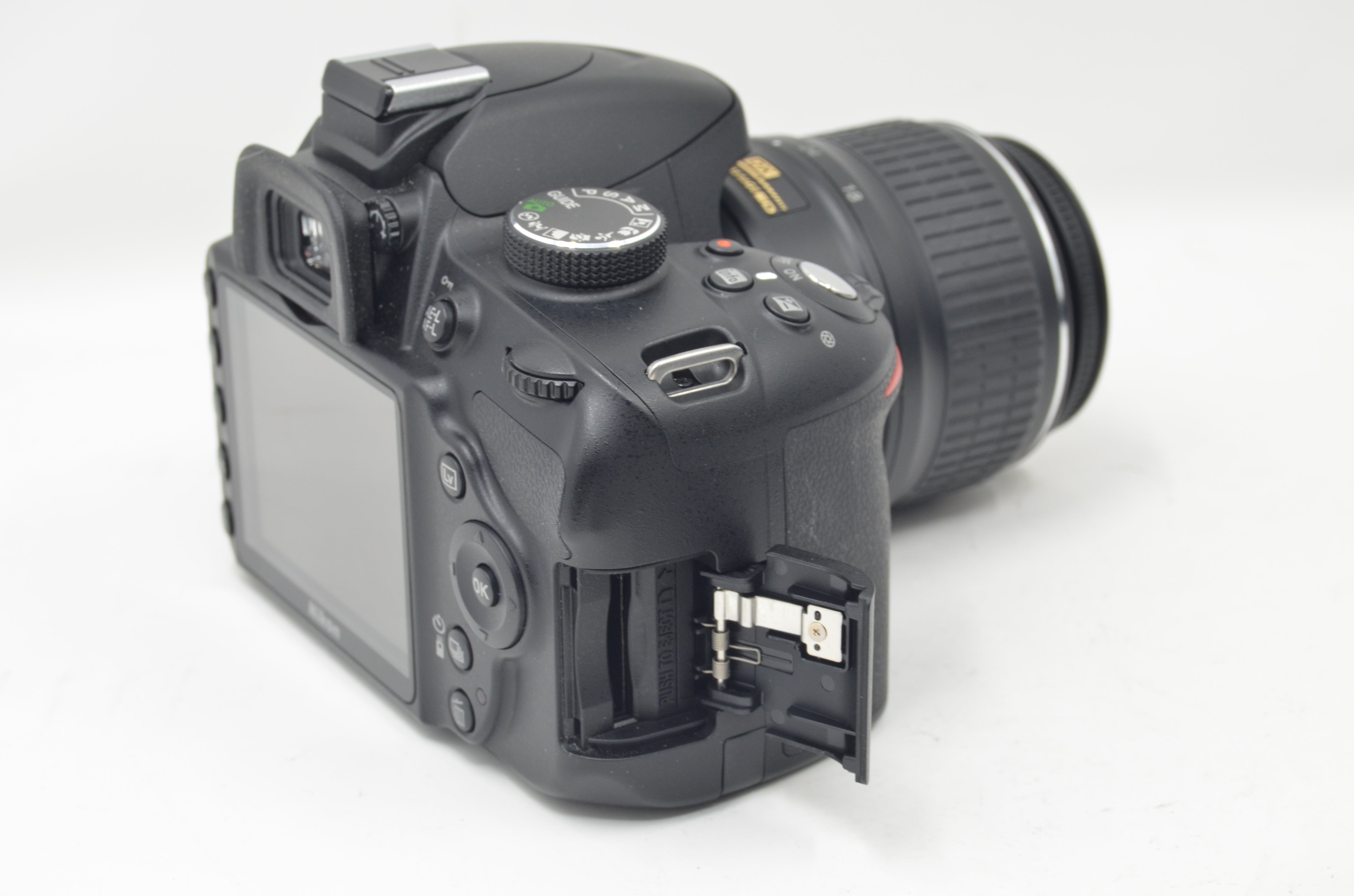 USED Nikon D3200 DSLR w/18-55mm Kit