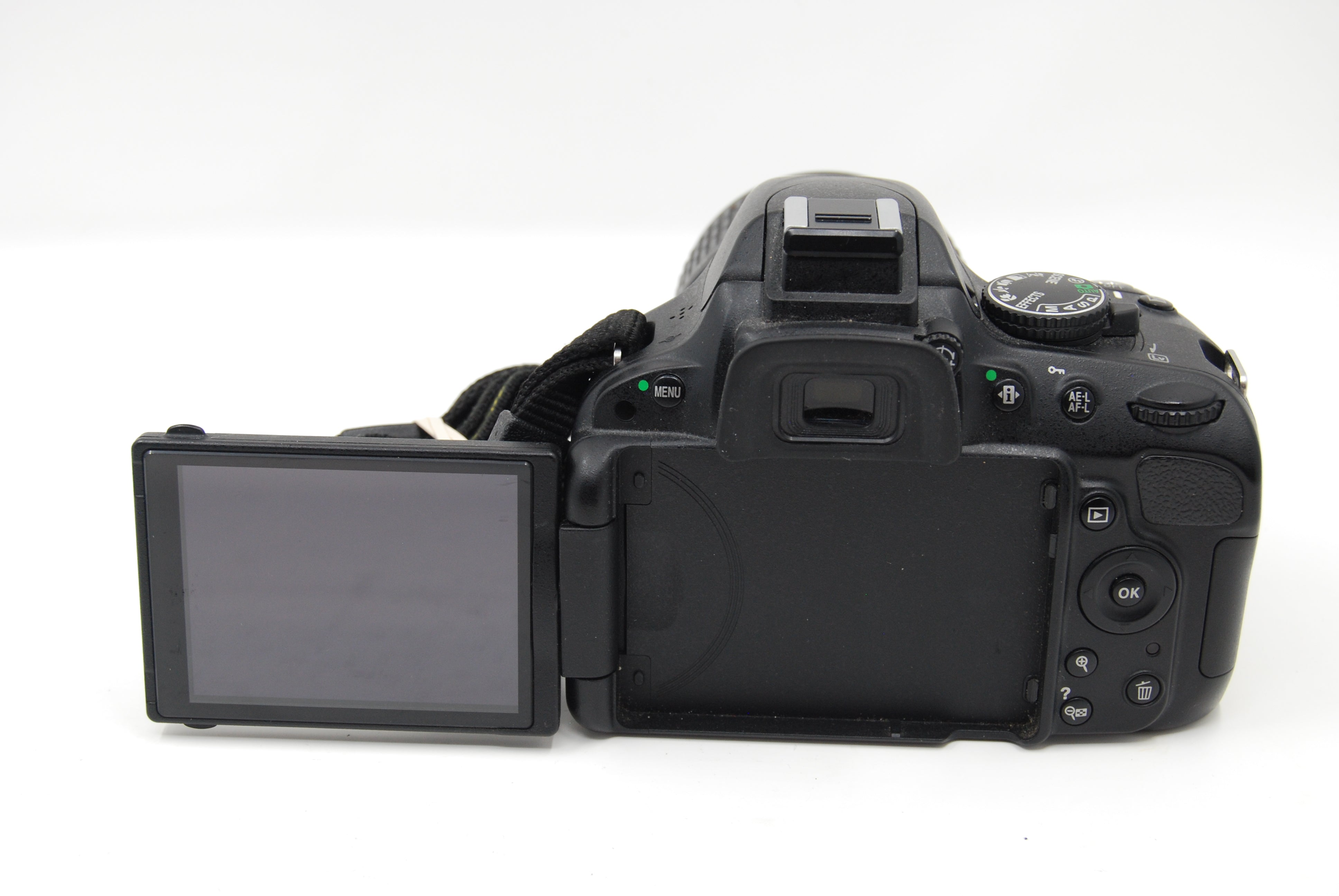 USED Nikon D5100 Digital SLR Kit w/ 18-55mm