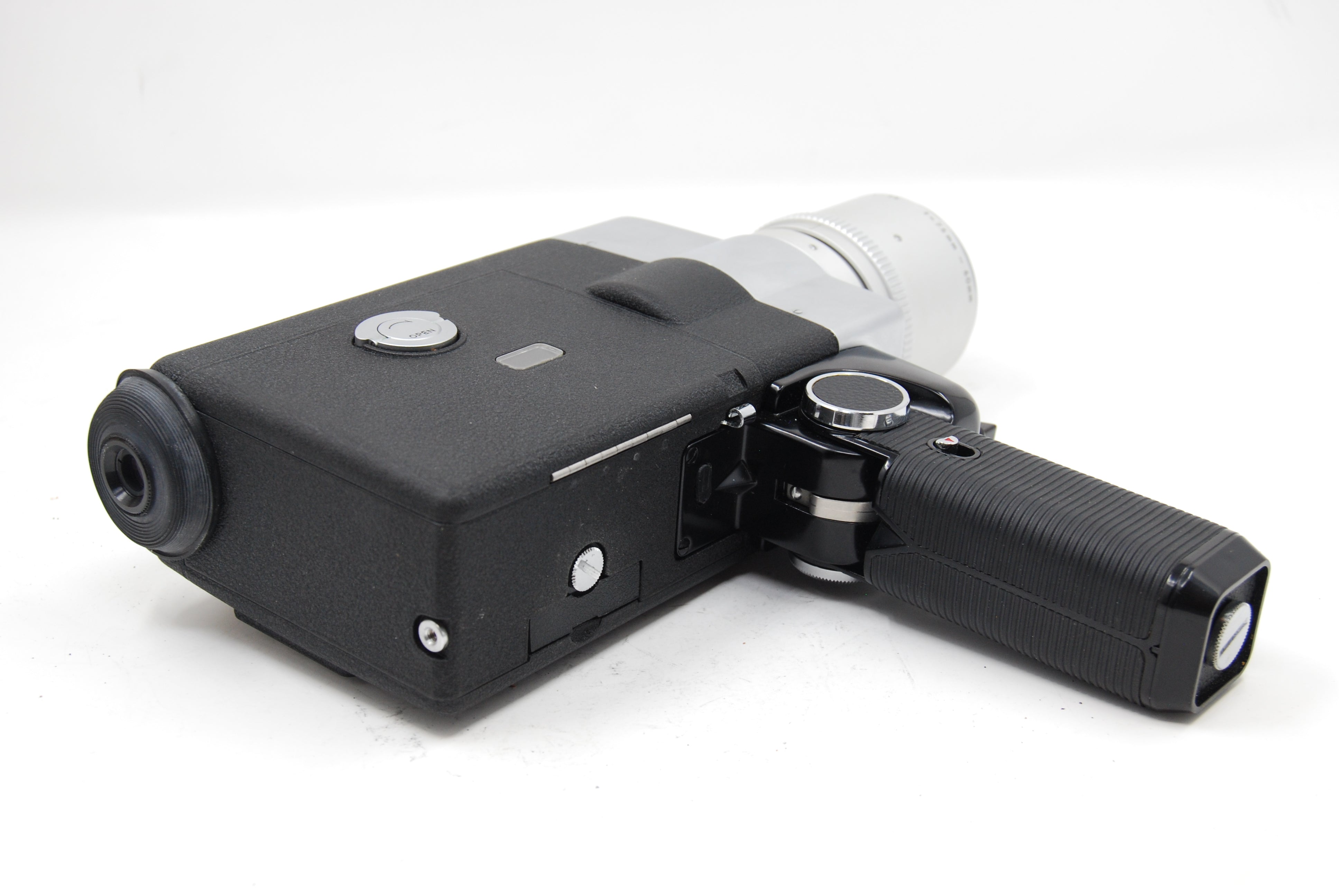 Used Nikon 8x Super Zoom 8mm Movie Camera (slight Haze in lens) w/L1A Filter