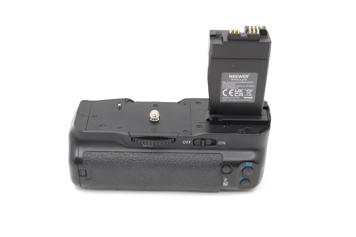 Used Neewer Battery Grip For Canon T3i