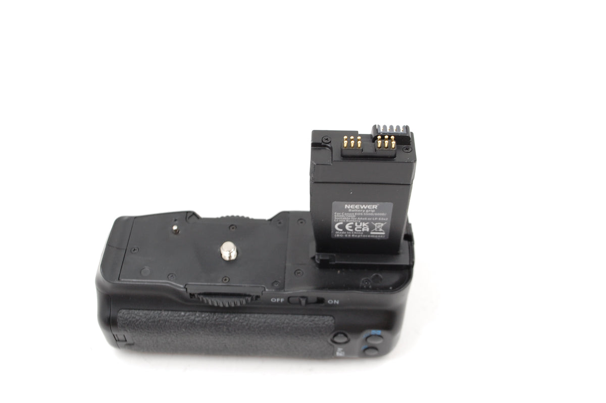 Used Neewer Battery Grip For Canon T3i