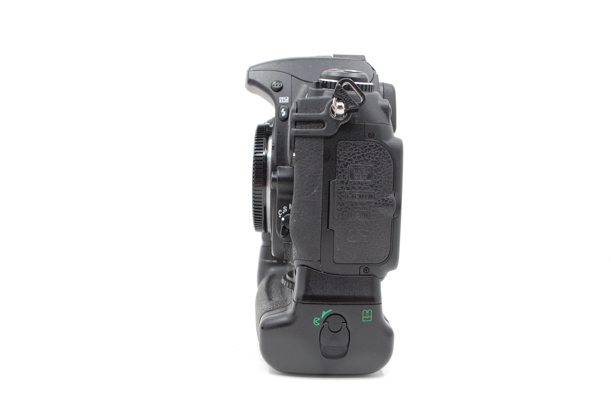 USED Nikon D300 Digital SLR Body w/ MB-D10 Grip