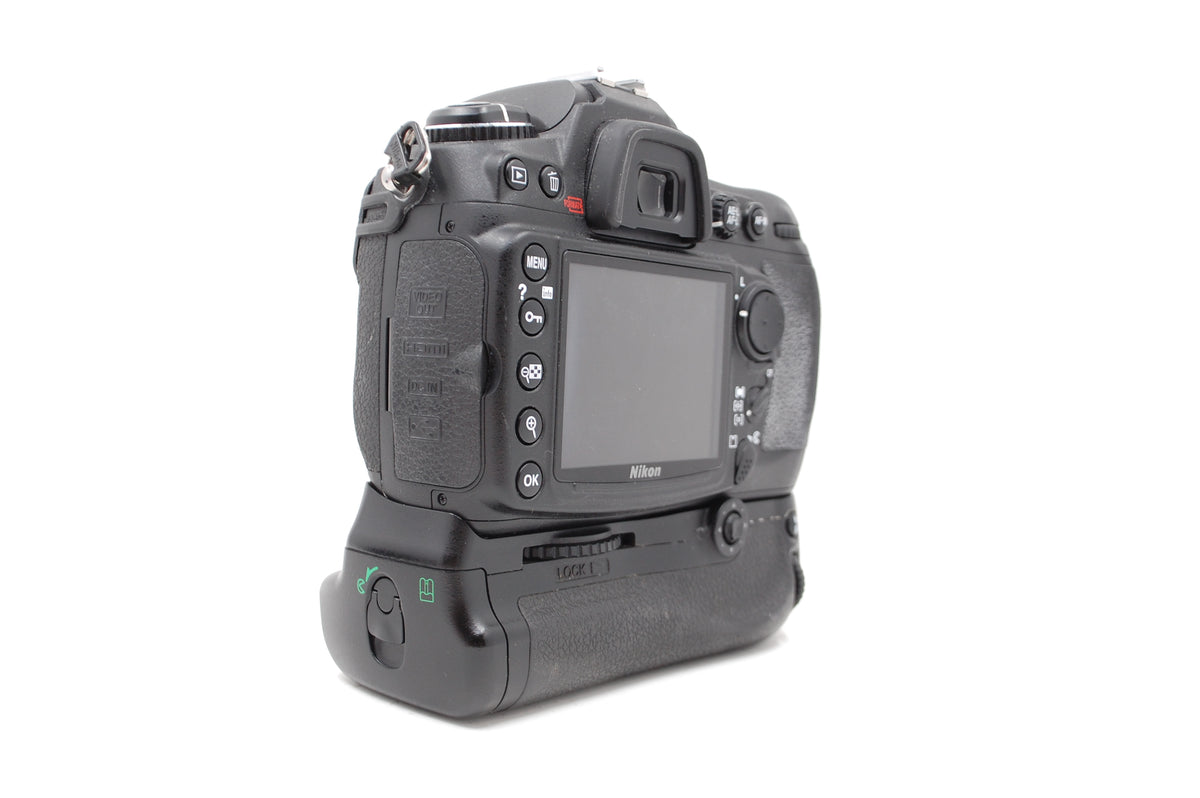 USED Nikon D300 Digital SLR Body w/ MB-D10 Grip