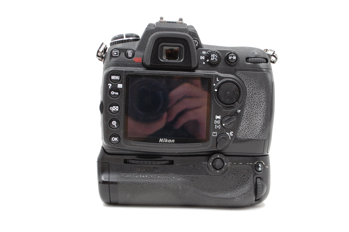 USED Nikon D300 Digital SLR Body w/ MB-D10 Grip