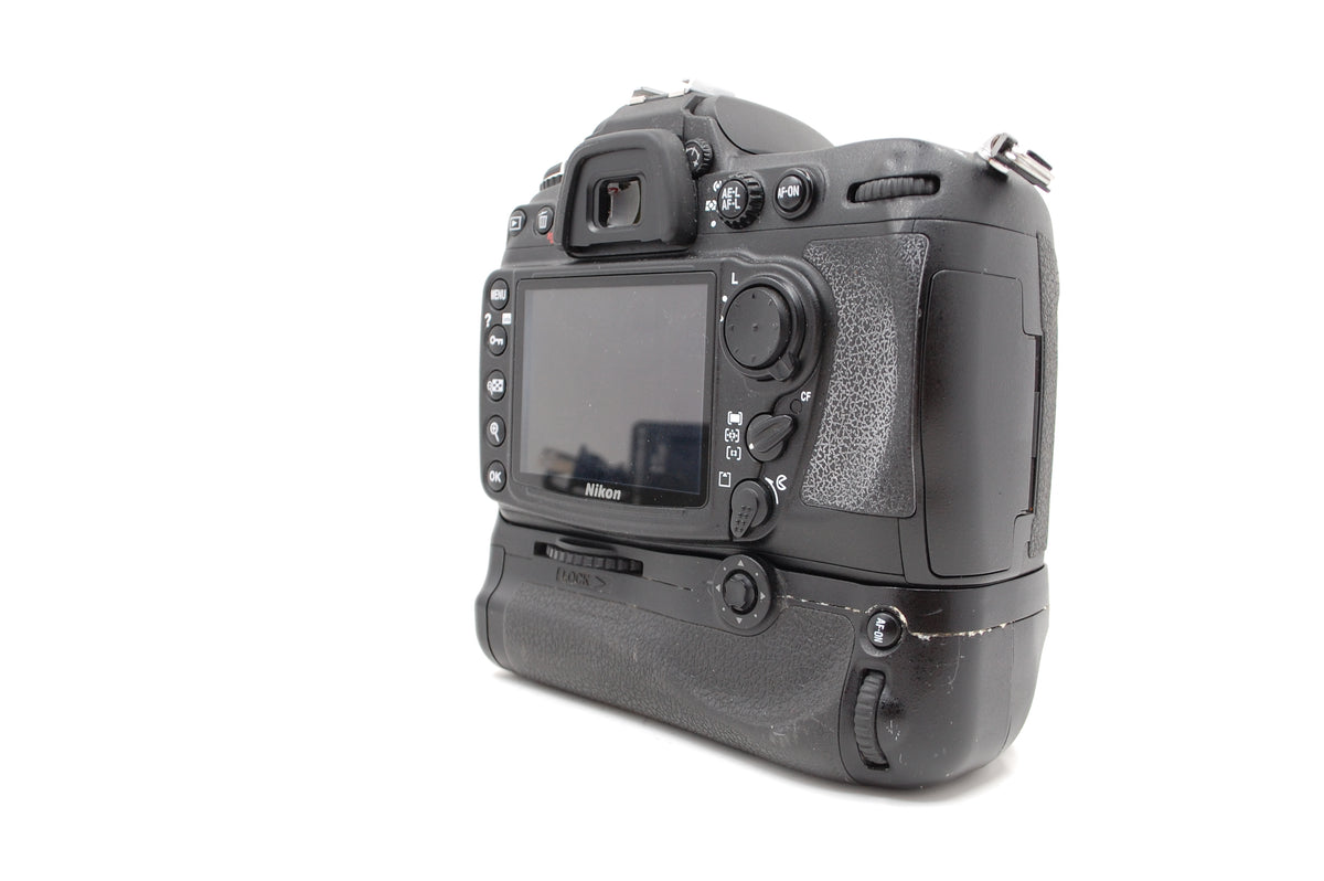 USED Nikon D300 Digital SLR Body w/ MB-D10 Grip