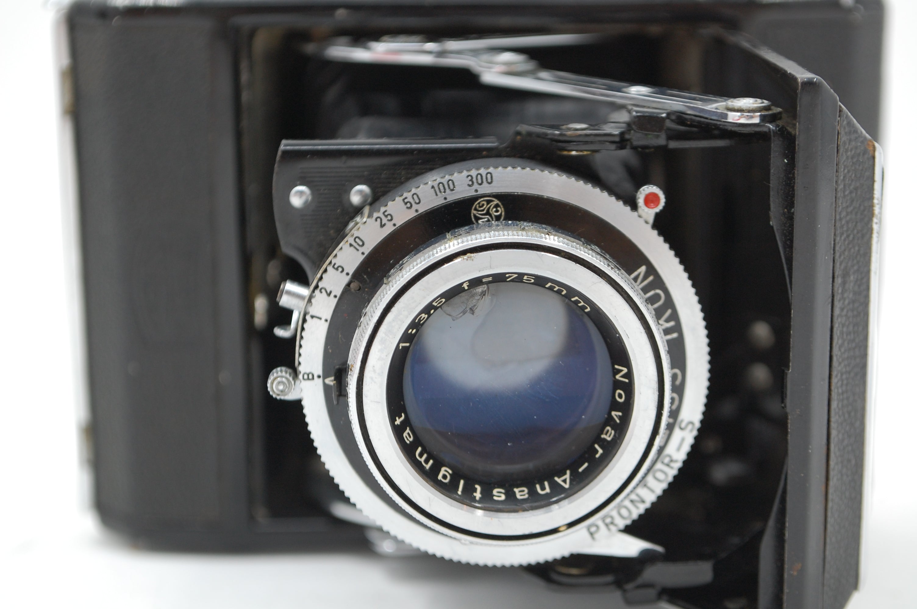 Used Zeiss Ikonta 521 with 75mm f3.5 Novar-Anastigmat (READ)