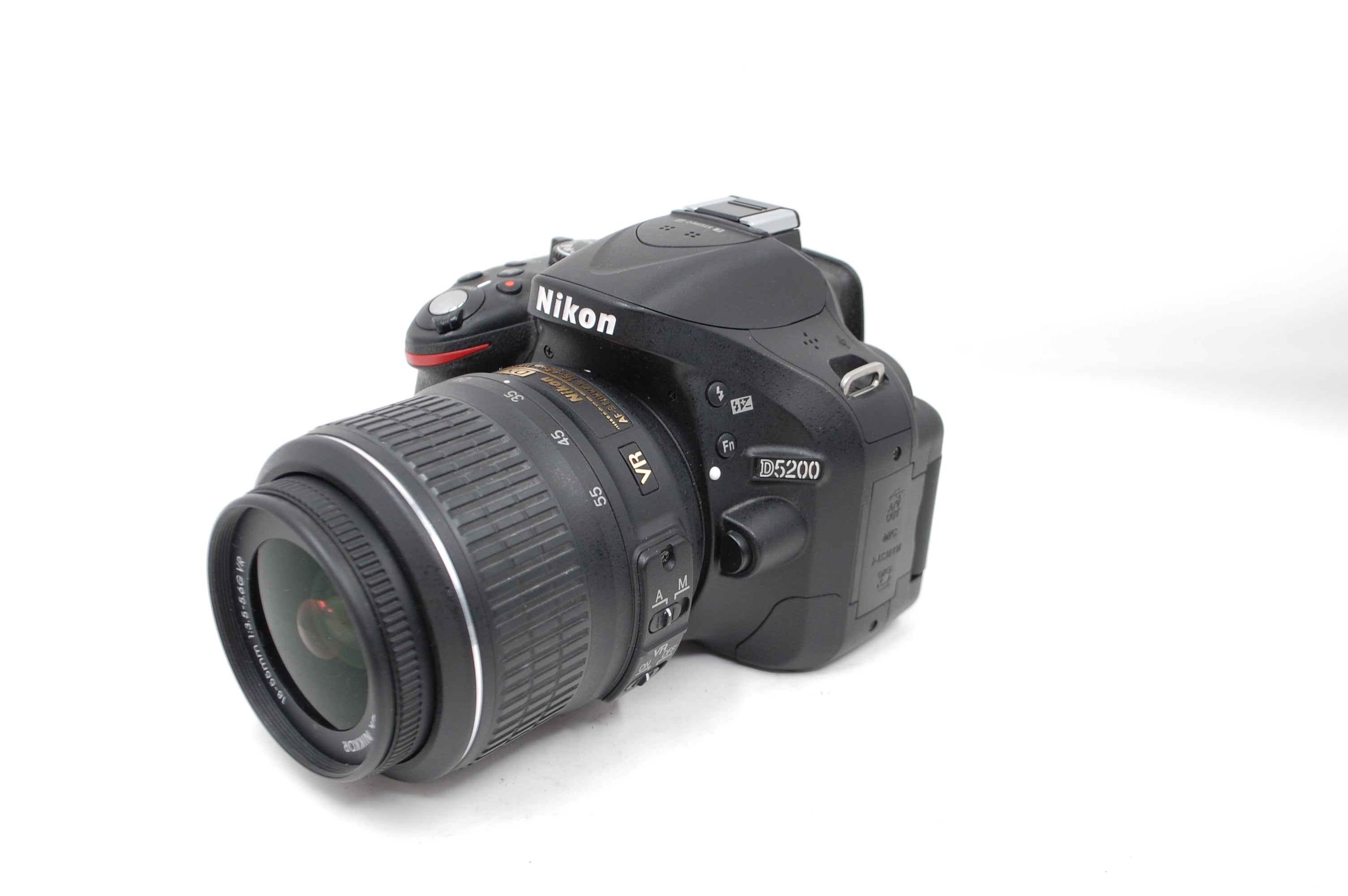 USED Nikon D5200 Digital SLR w/ 18-55mm VR