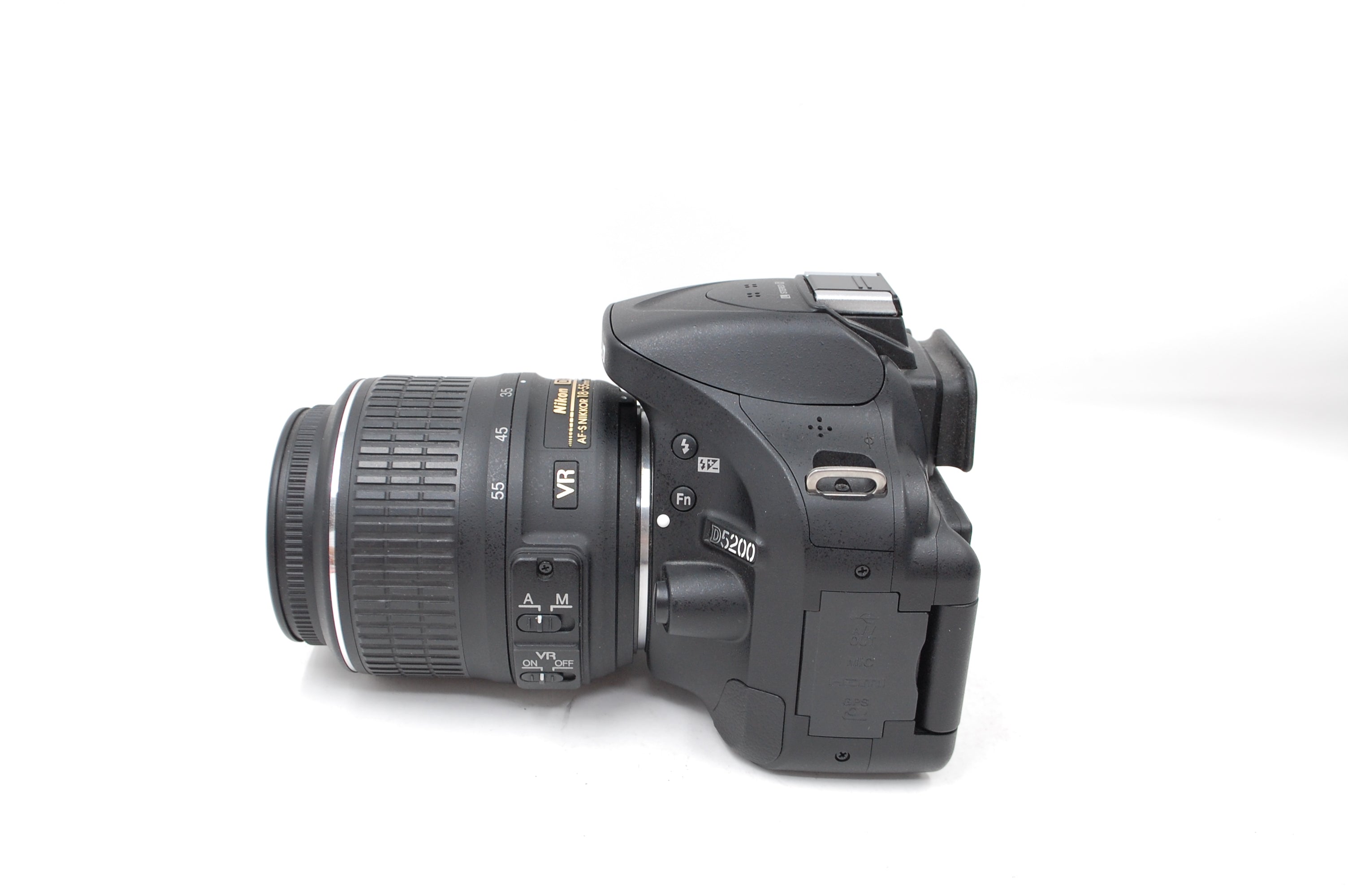 USED Nikon D5200 Digital SLR w/ 18-55mm VR