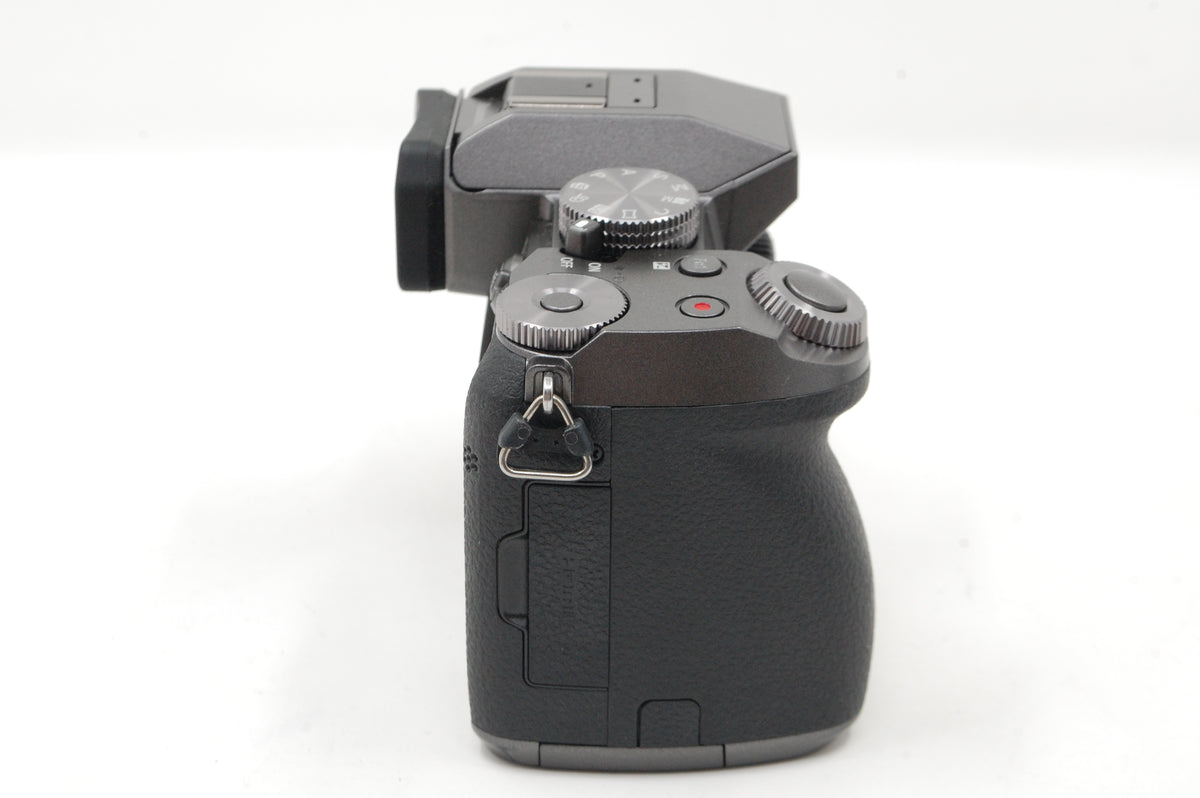 USED Panasonic Lumix G7 Body (Silver/Pewter)