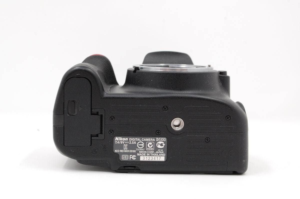 USED Nikon D5100 Digital SLR Body - FOR PARTS, NOT WORKING