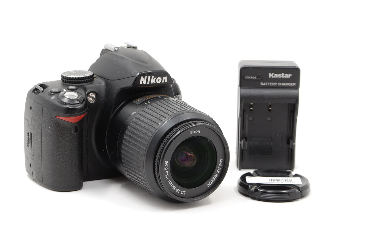 USED Nikon D3000 DSLR w/ 18-55mm Lens