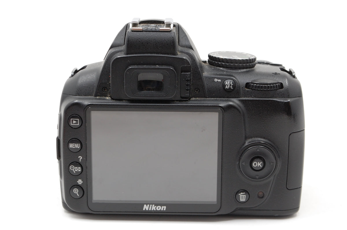 USED Nikon D3000 DSLR w/ 18-55mm Lens