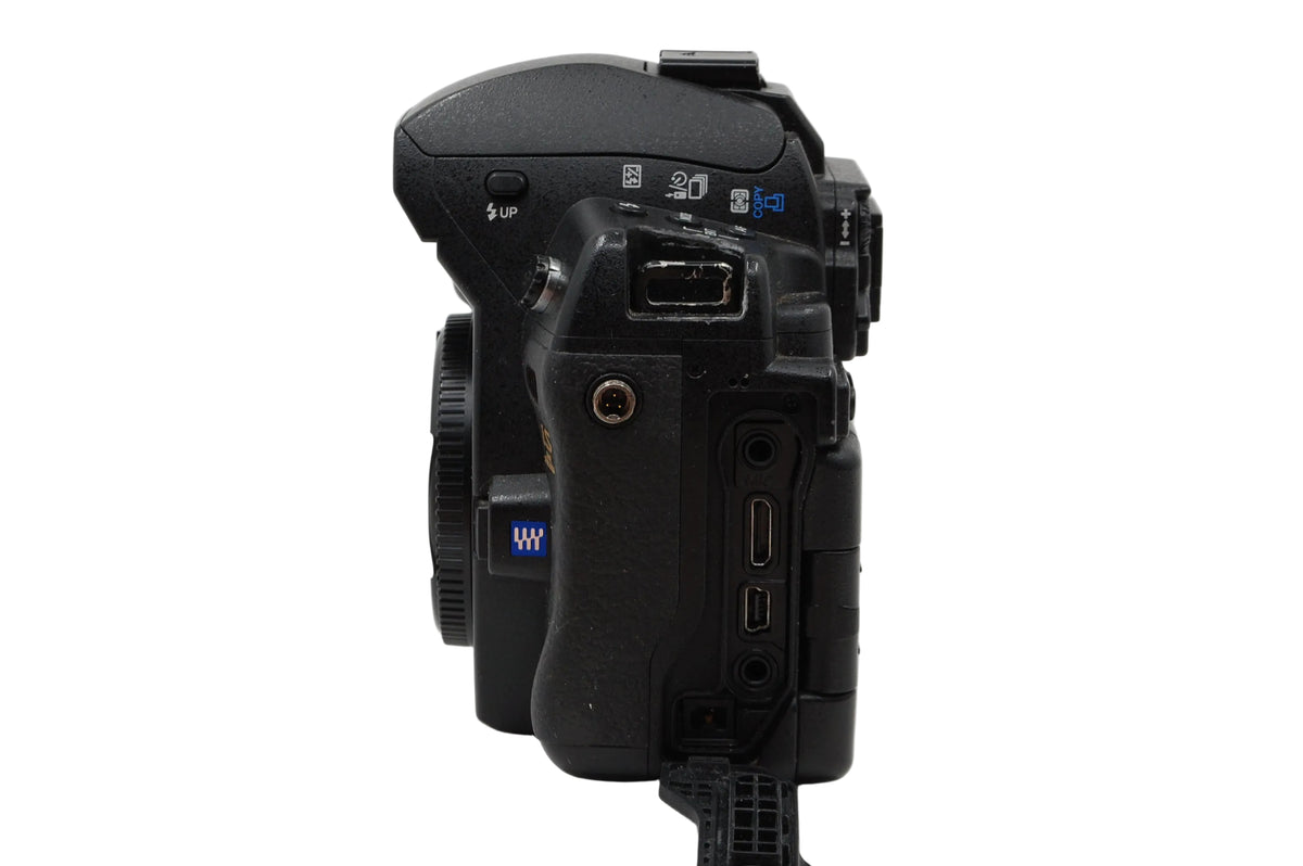 USED Olympus E-5 4/3 DSLR (Not compatible w/ M43 system)