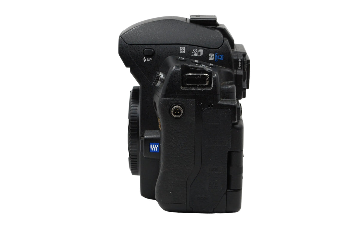 USED Olympus E-5 4/3 DSLR (Not compatible w/ M43 system)