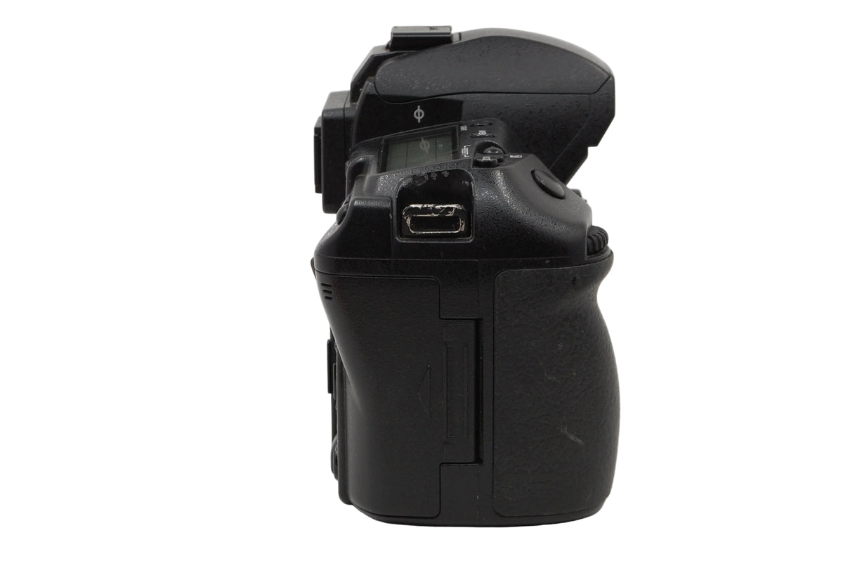 USED Olympus E-5 4/3 DSLR (Not compatible w/ M43 system)