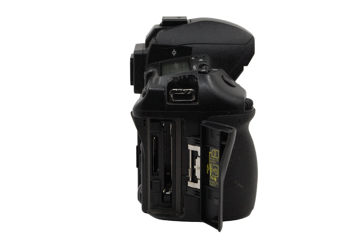 USED Olympus E-5 4/3 DSLR (Not compatible w/ M43 system)