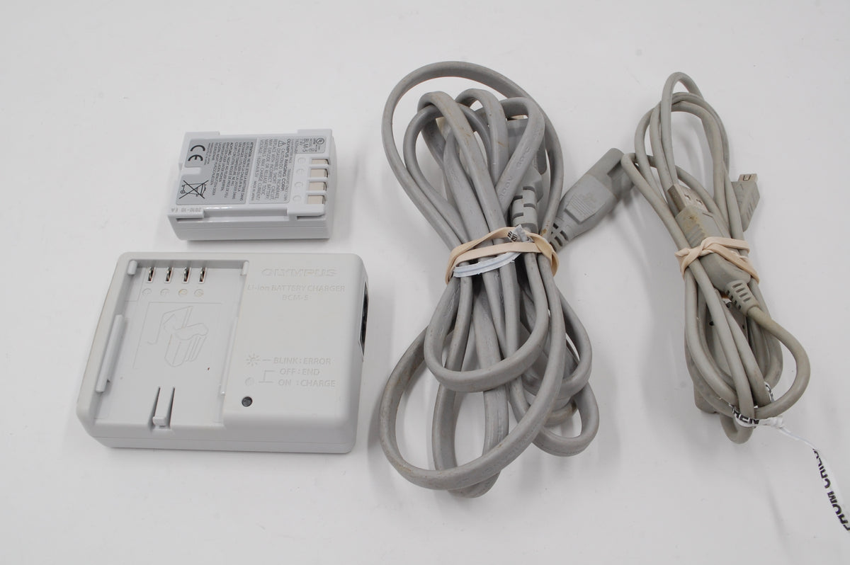 USED Olympus E-5 4/3 DSLR (Not compatible w/ M43 system)