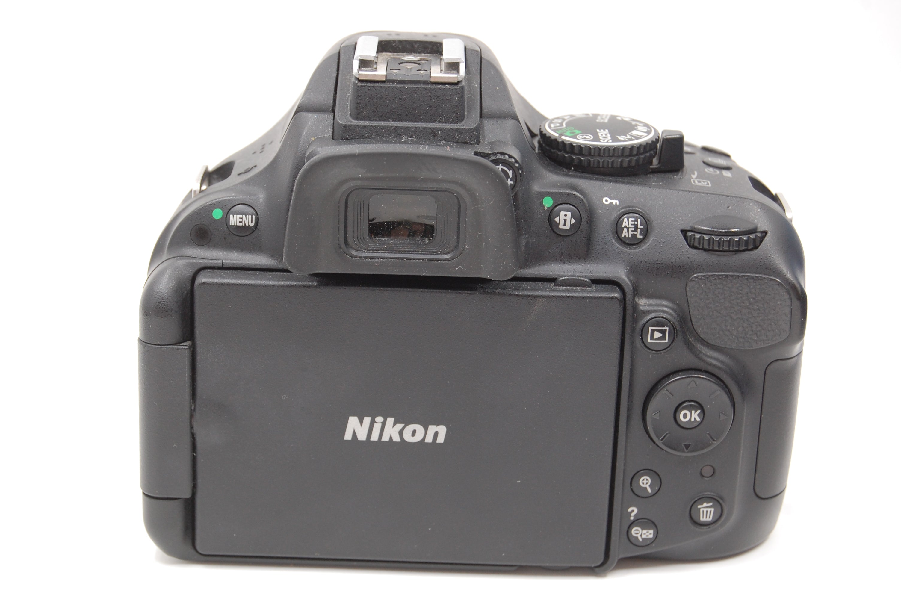 USED Nikon D5200 Digital SLR w/ 18-55mm VR