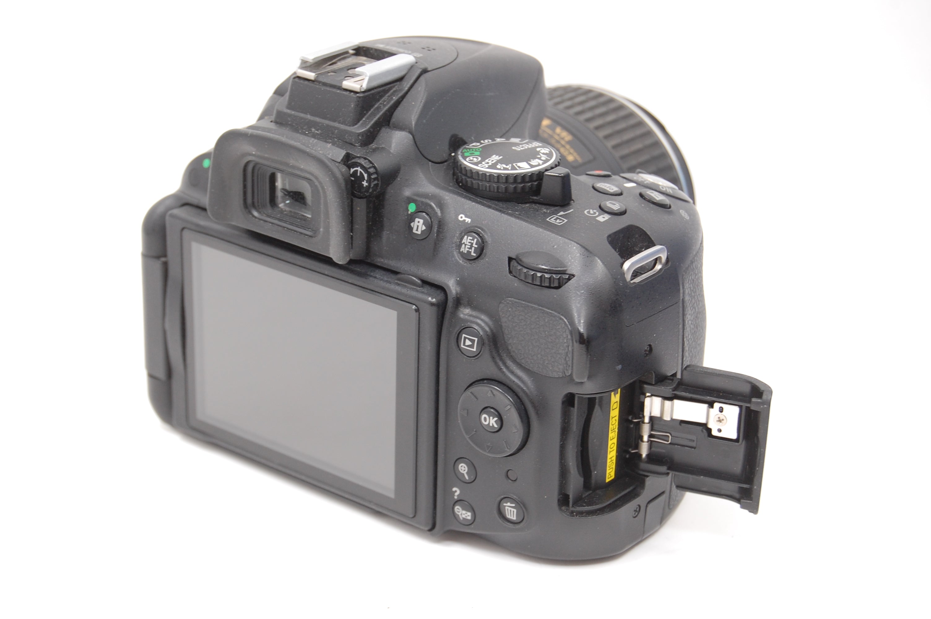 USED Nikon D5200 Digital SLR w/ 18-55mm VR