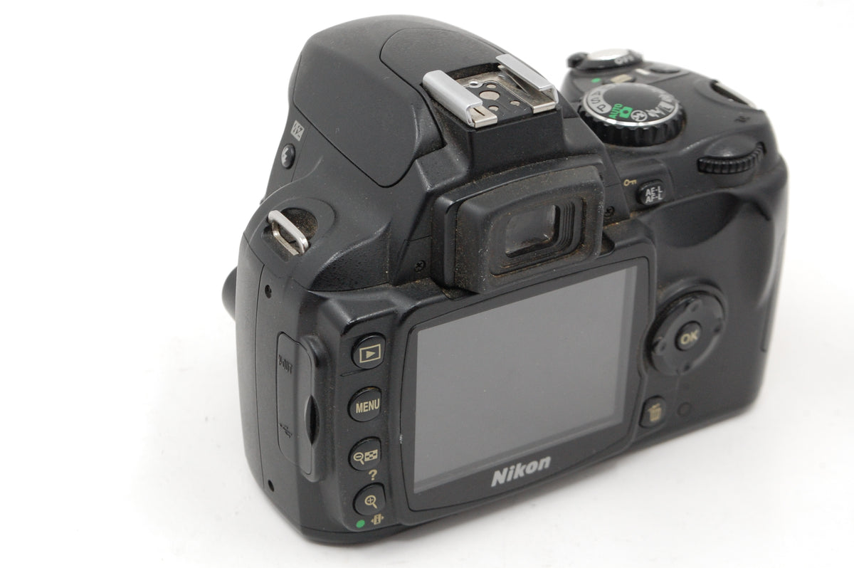 USED Nikon D40 - FOR PARTS, NOT WORKING