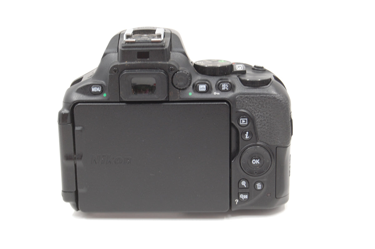 USED Nikon D5600 DSLR Camera with 18-55