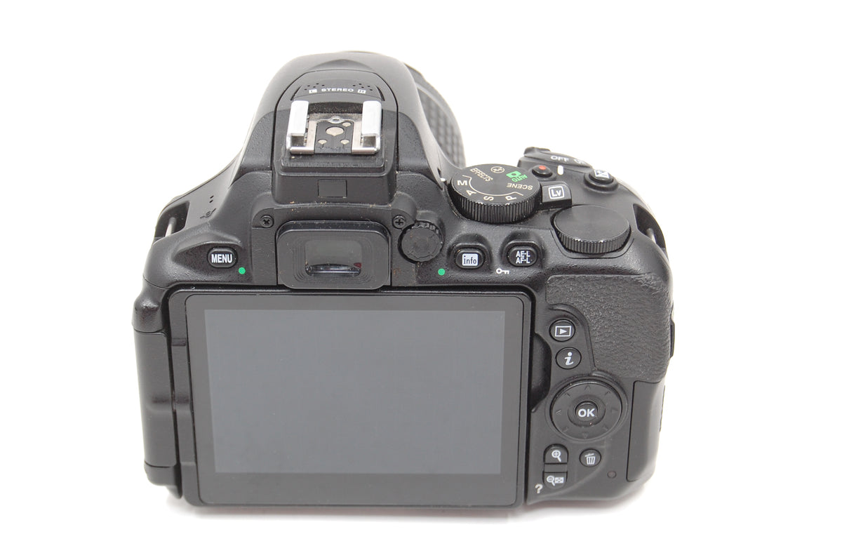 USED Nikon D5600 DSLR Camera with 18-55